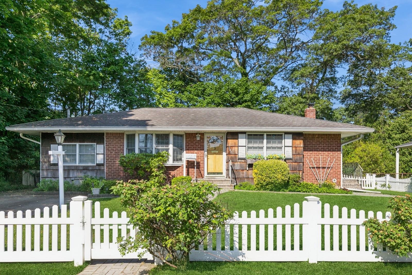 #1 photo, 240 W 12th Street, 東長島 鹿园 Deer Park , NY 11729