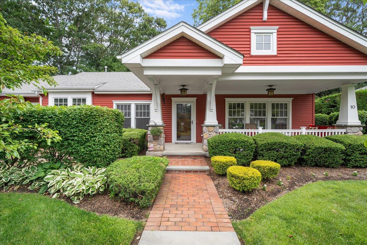 #1 photo, 10 Cottage Drive, Bohemia , NY 11716