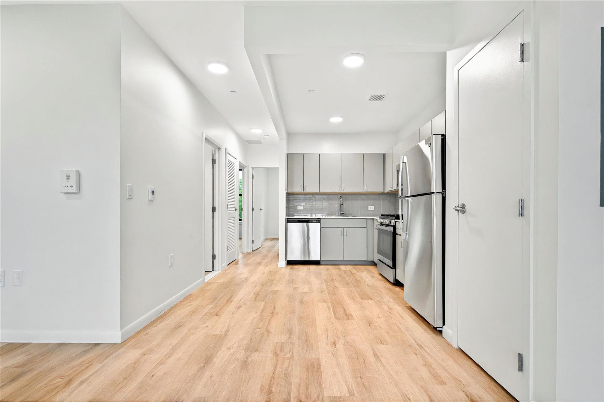 #15 photo, 1727 Lacombe Avenue, Bronx , NY 10473