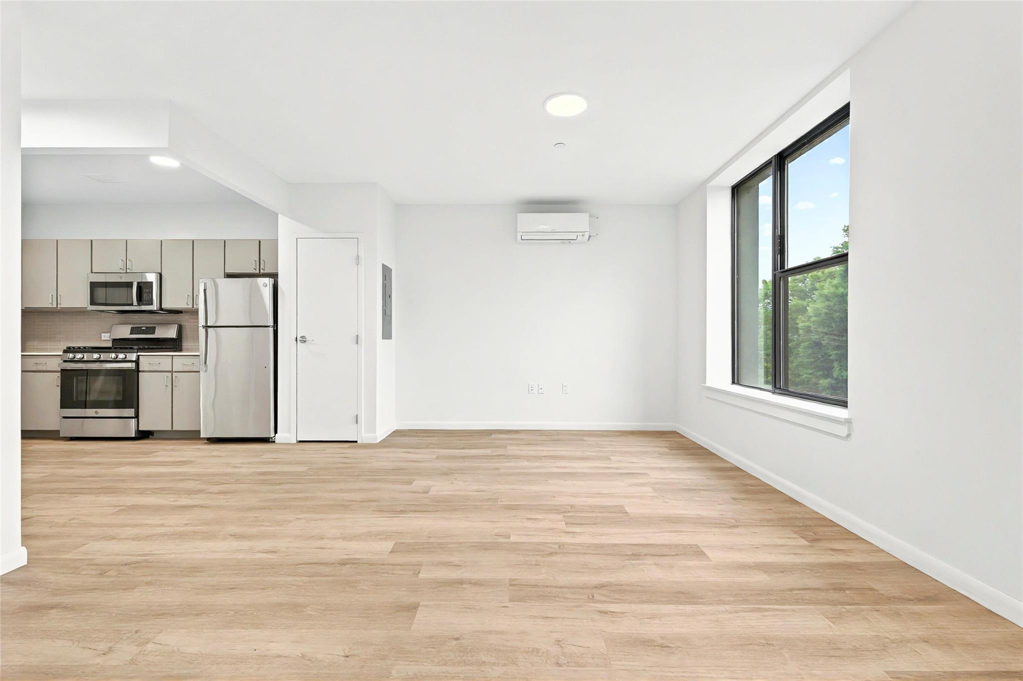 #7 photo, 1727 Lacombe Avenue, Bronx , NY 10473