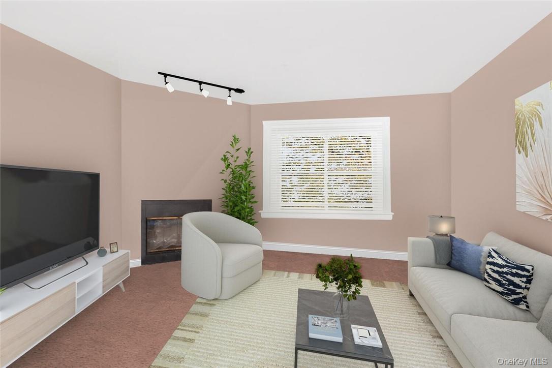 #2 photo, 10 Nob Hill Drive, 紐約州 Elmsford , NY 10523