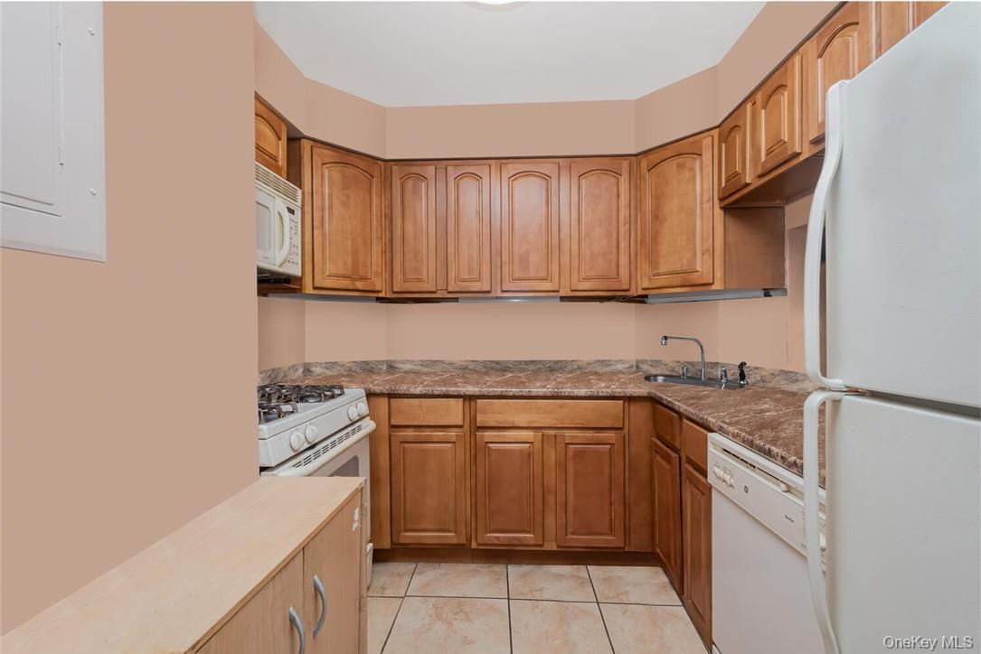 #4 photo, 10 Nob Hill Drive, 紐約州 Elmsford , NY 10523