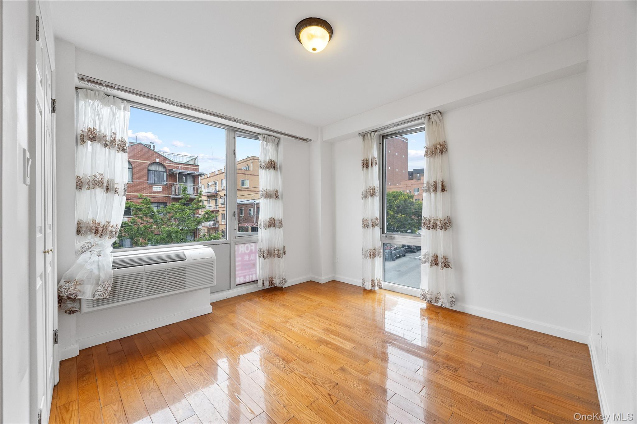 #15 photo, 139-30 34th Avenue, クイーンズ区 Flushing , NY 11355