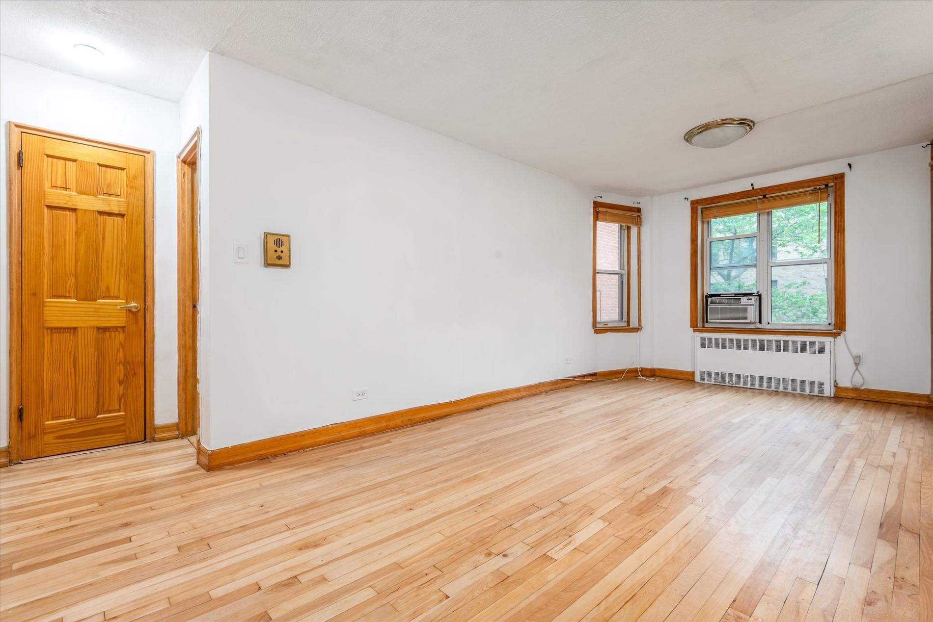 #3 photo, 33-35 81st Street, クイーンズ区 Jackson Heights , NY 11372