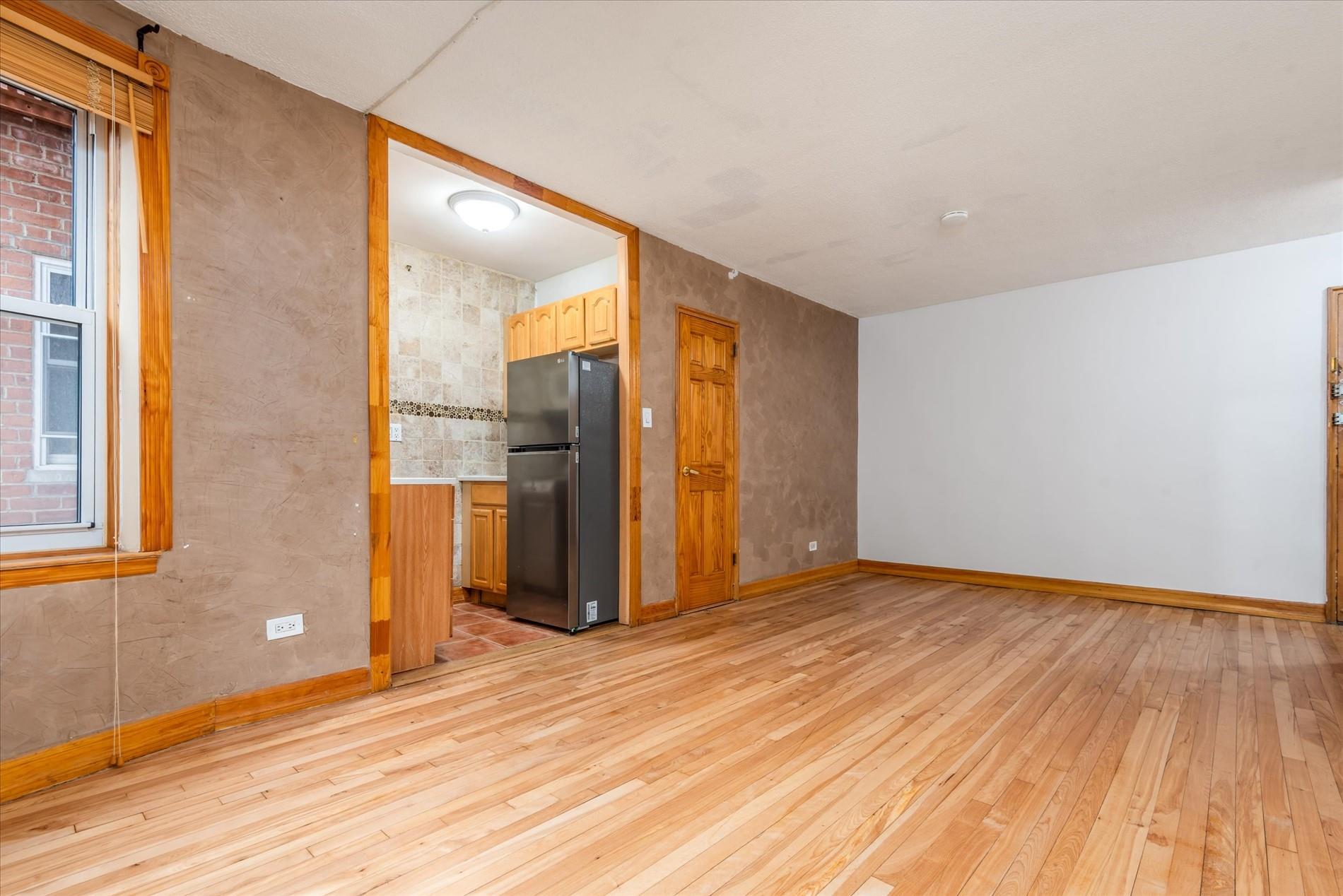 #4 photo, 33-35 81st Street, クイーンズ区 Jackson Heights , NY 11372