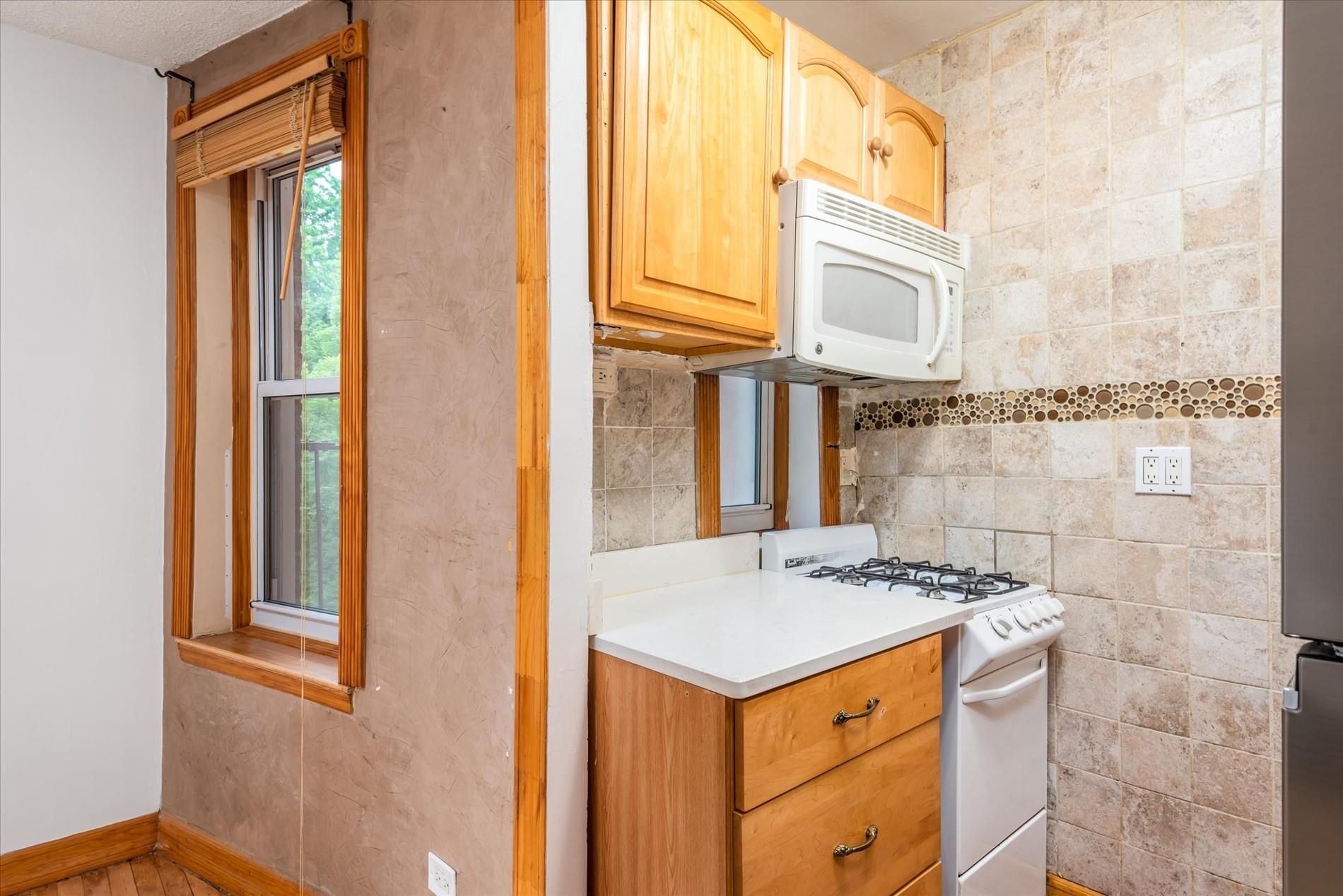 #7 photo, 33-35 81st Street, クイーンズ区 Jackson Heights , NY 11372