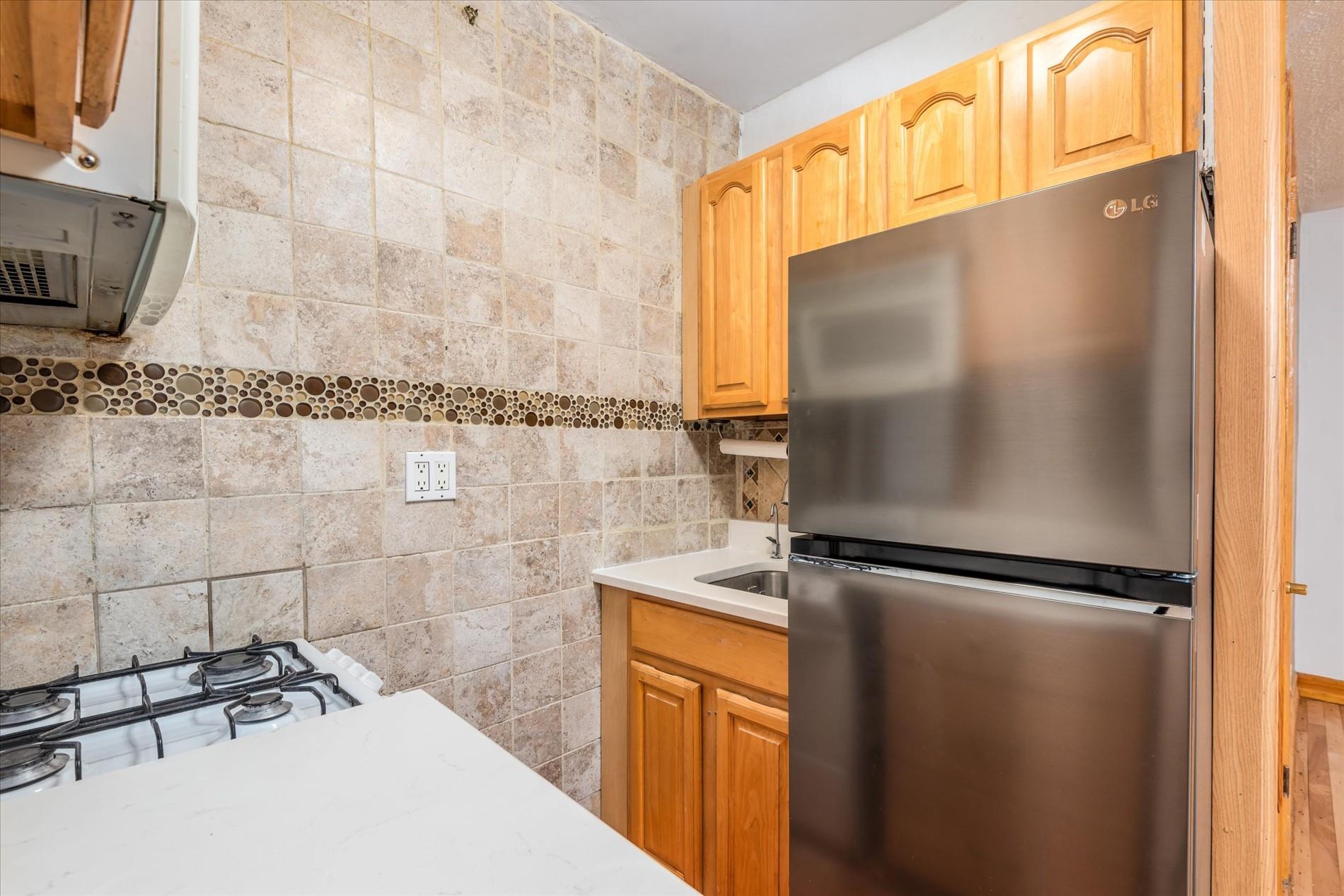 #8 photo, 33-35 81st Street, クイーンズ区 Jackson Heights , NY 11372