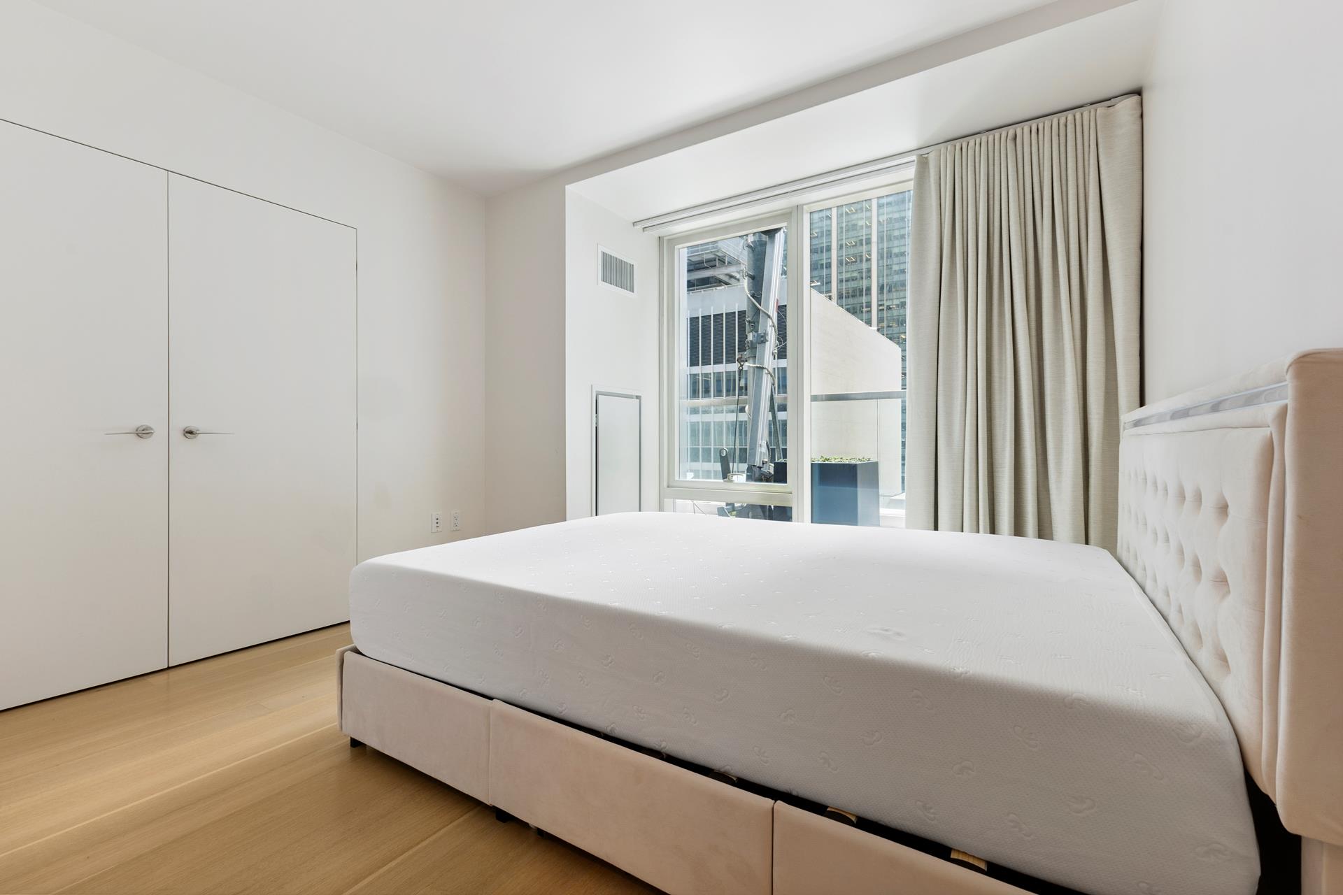 #6 photo, 135 W 52ND Street, マンハッタン Midtown , NY 10019