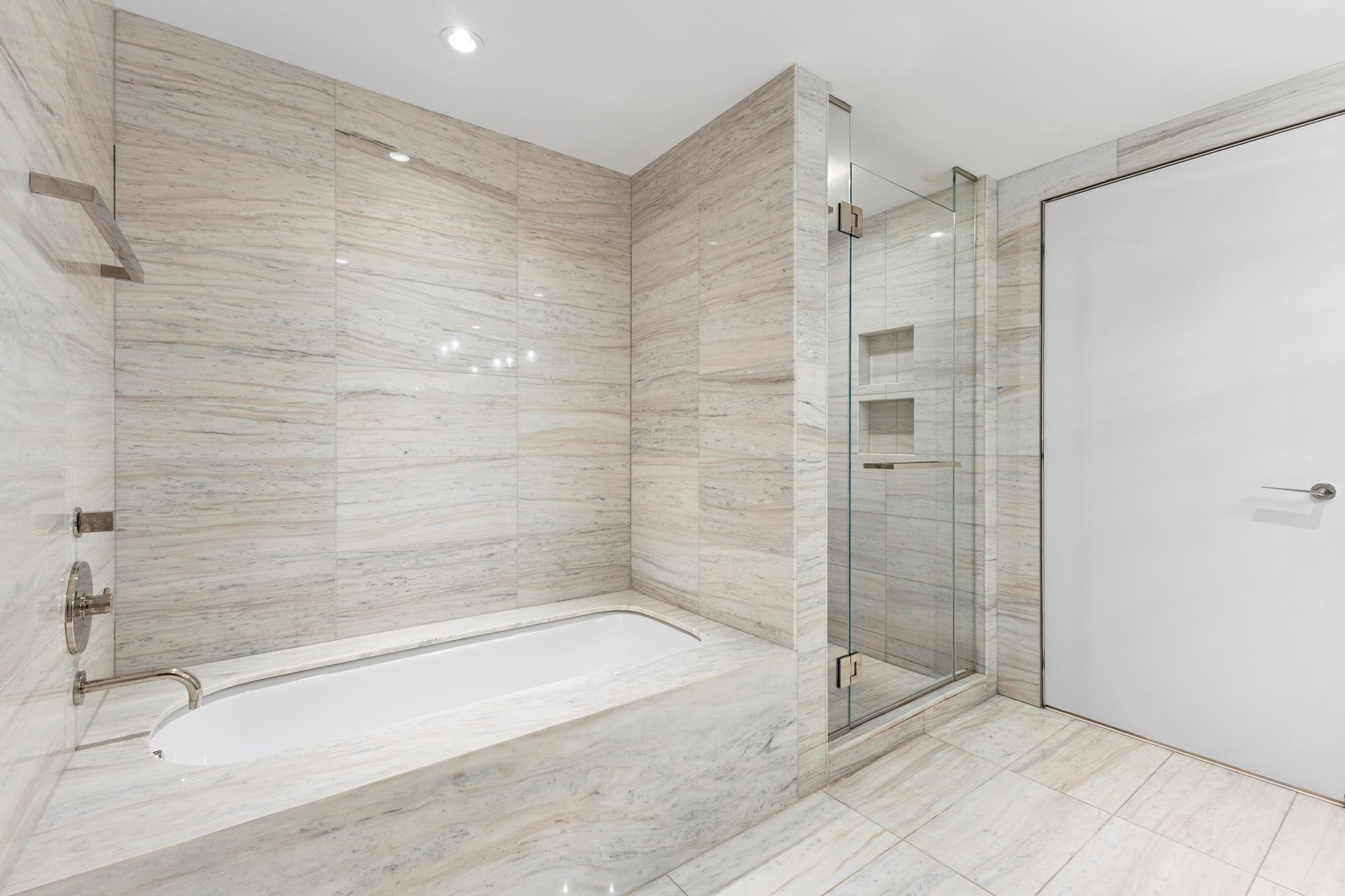 #7 photo, 135 W 52ND Street, マンハッタン Midtown , NY 10019