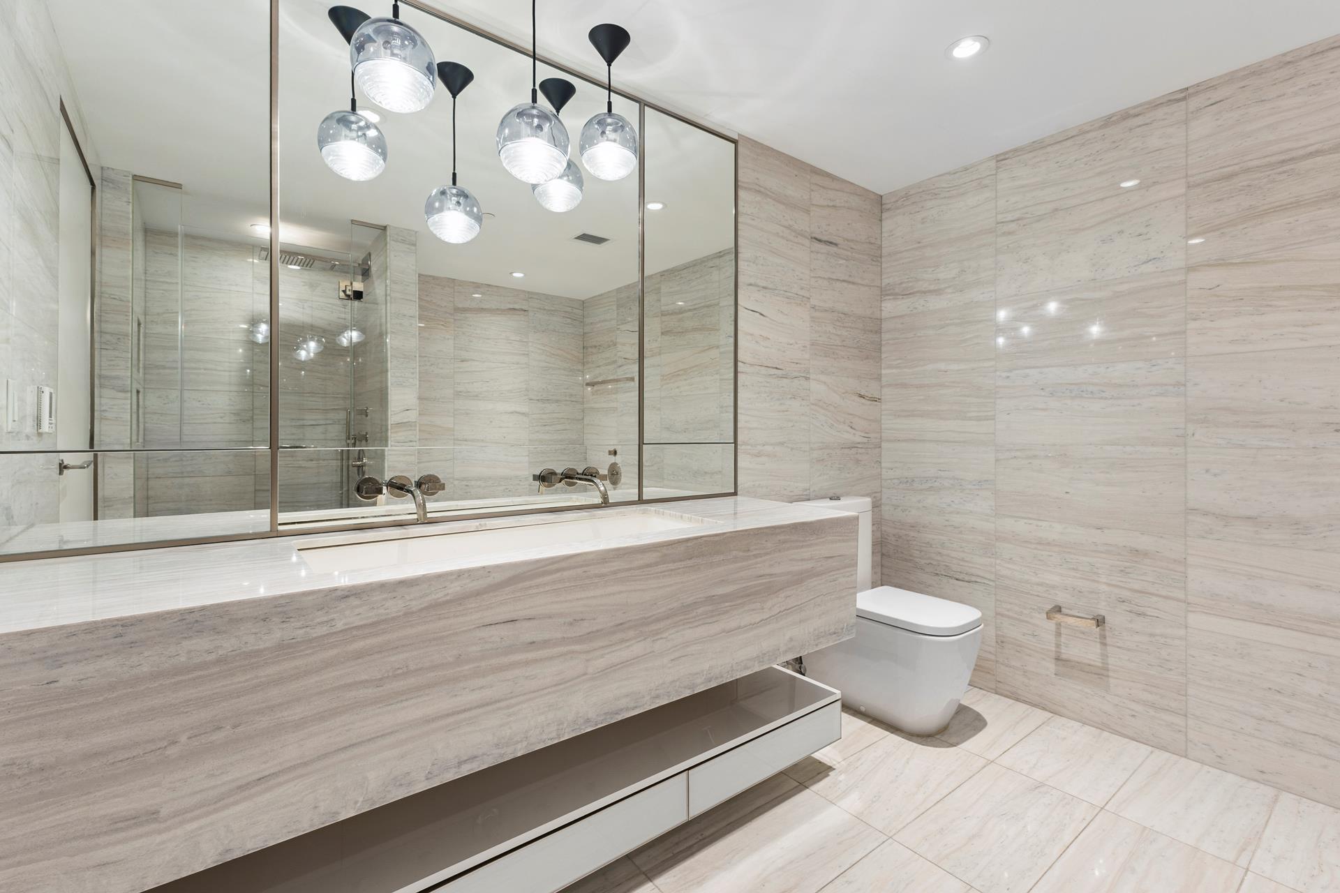 #8 photo, 135 W 52ND Street, マンハッタン Midtown , NY 10019