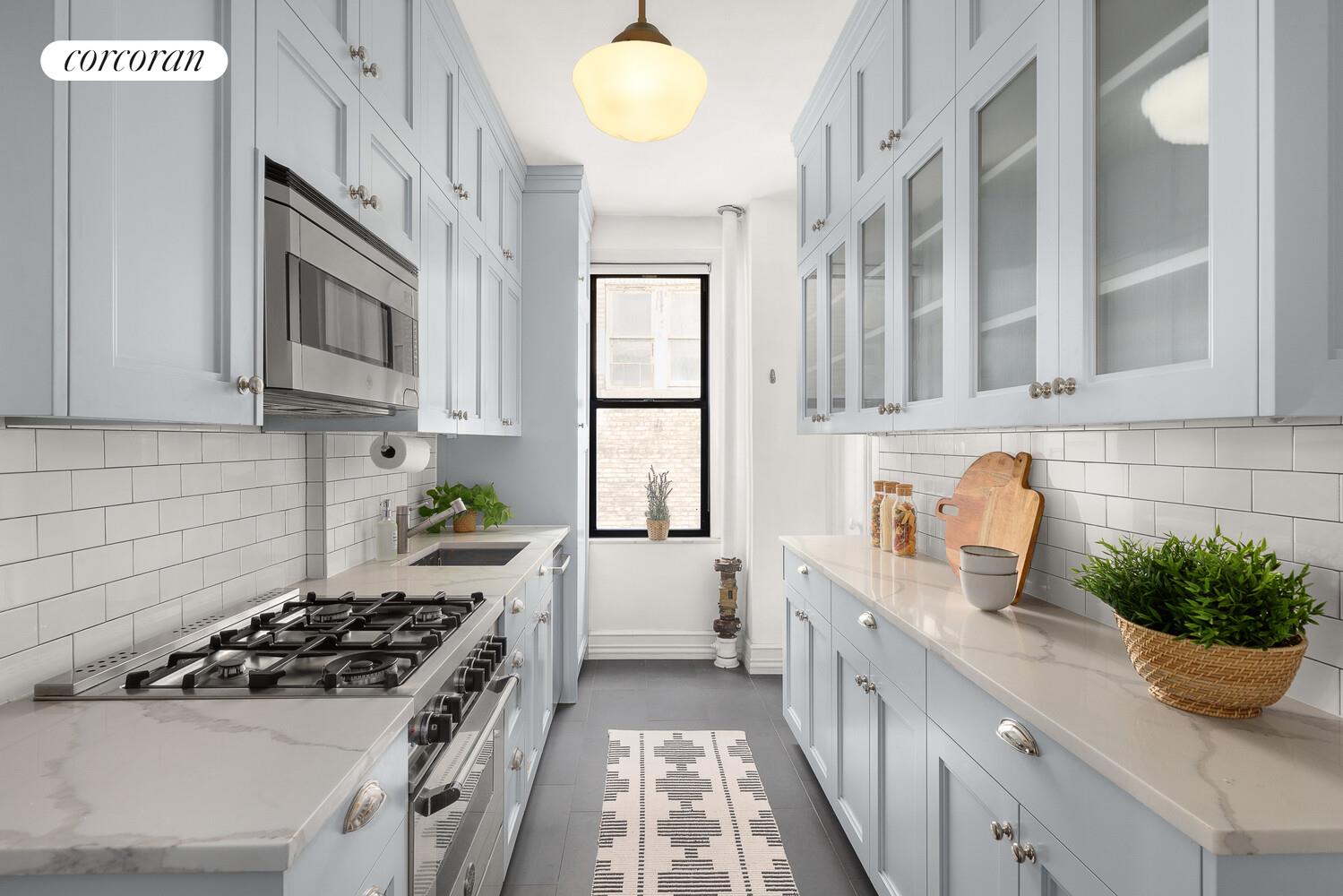 #3 photo, 221 W 82ND Street, マンハッタン Upper West Side , NY 10024