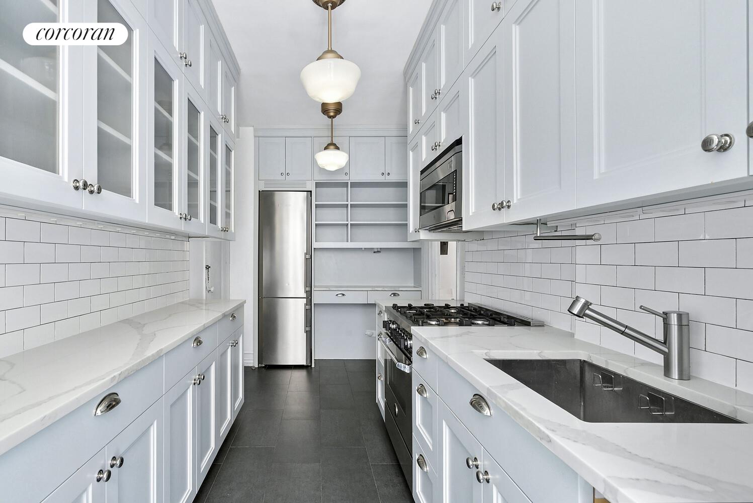 #4 photo, 221 W 82ND Street, マンハッタン Upper West Side , NY 10024