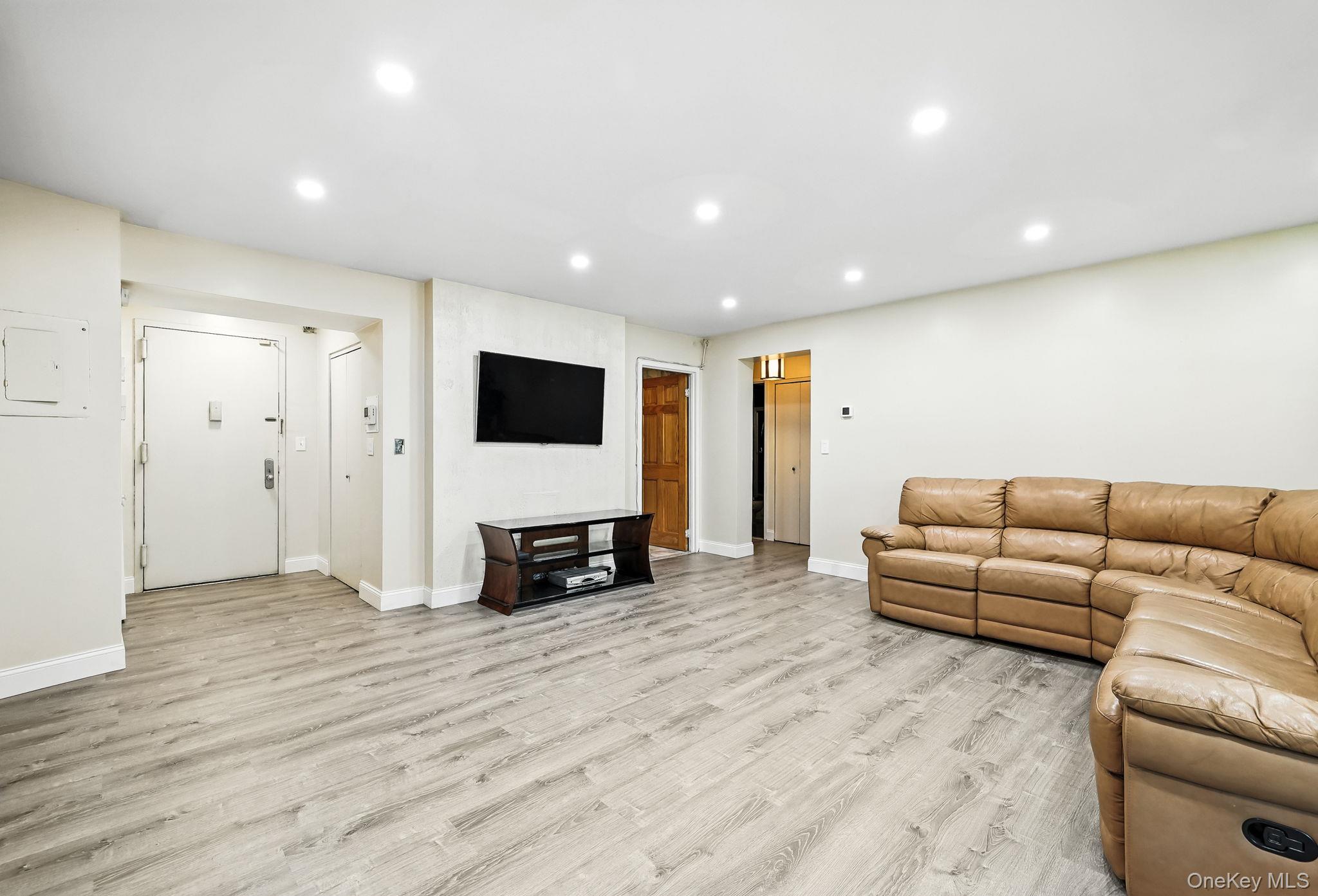 #18 photo, 1374 Midland Avenue, ブロンクス区 Bronxville , NY 10708