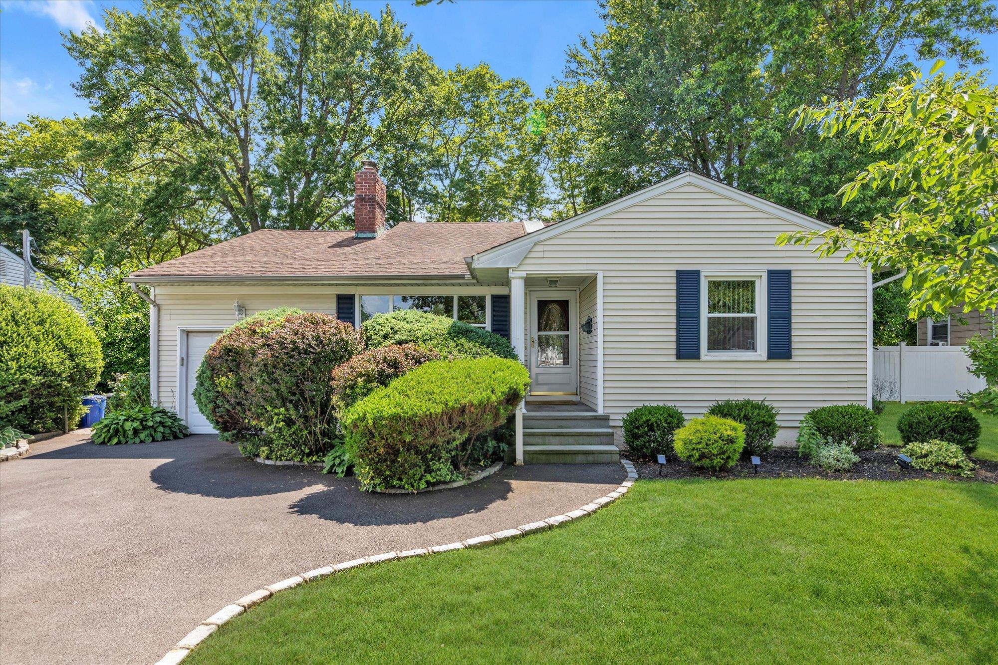 #1 photo, 18 Gainsboro Lane, ناسو Syosset , NY 11791