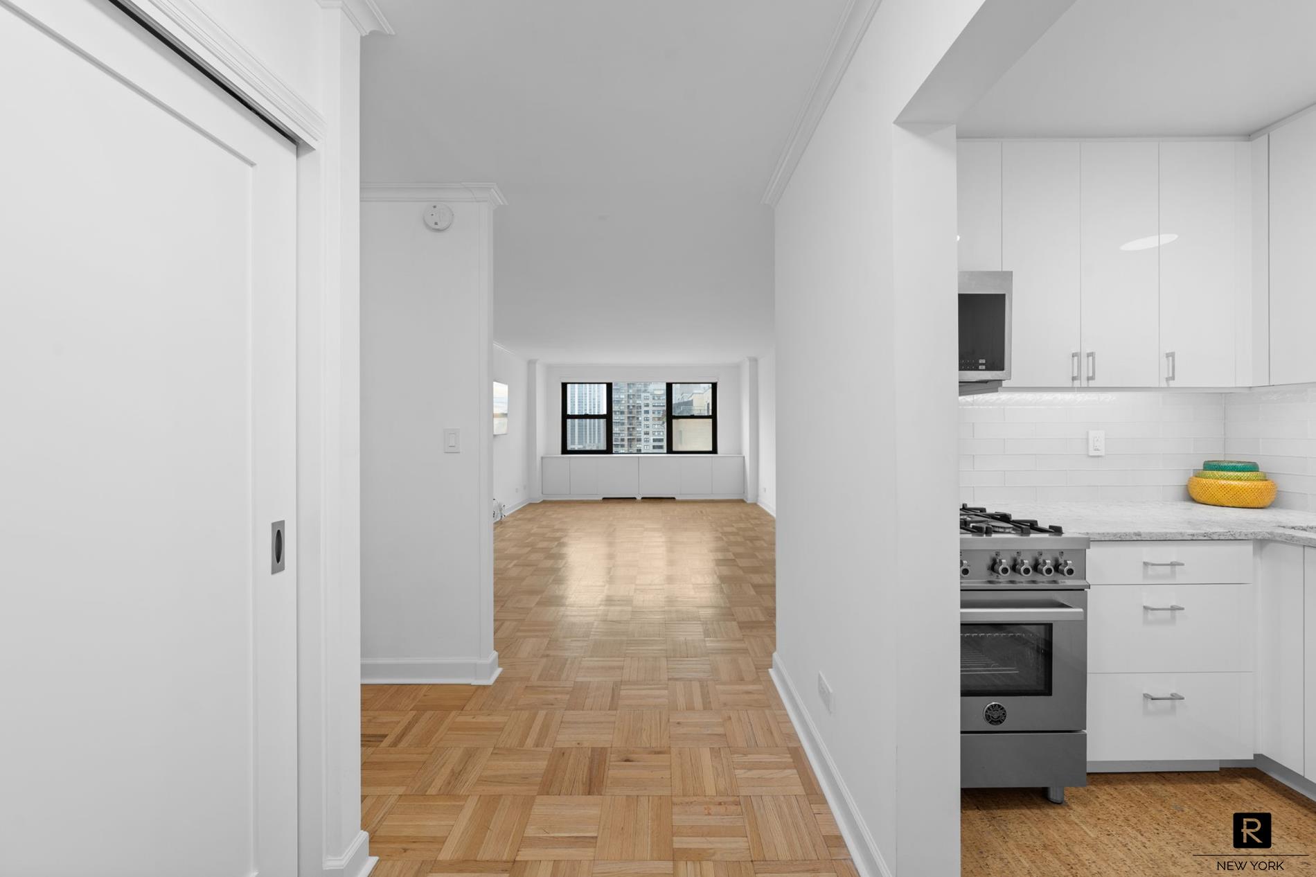 #1 photo, 301 E 69th Street, Upper East Side , NY 10021