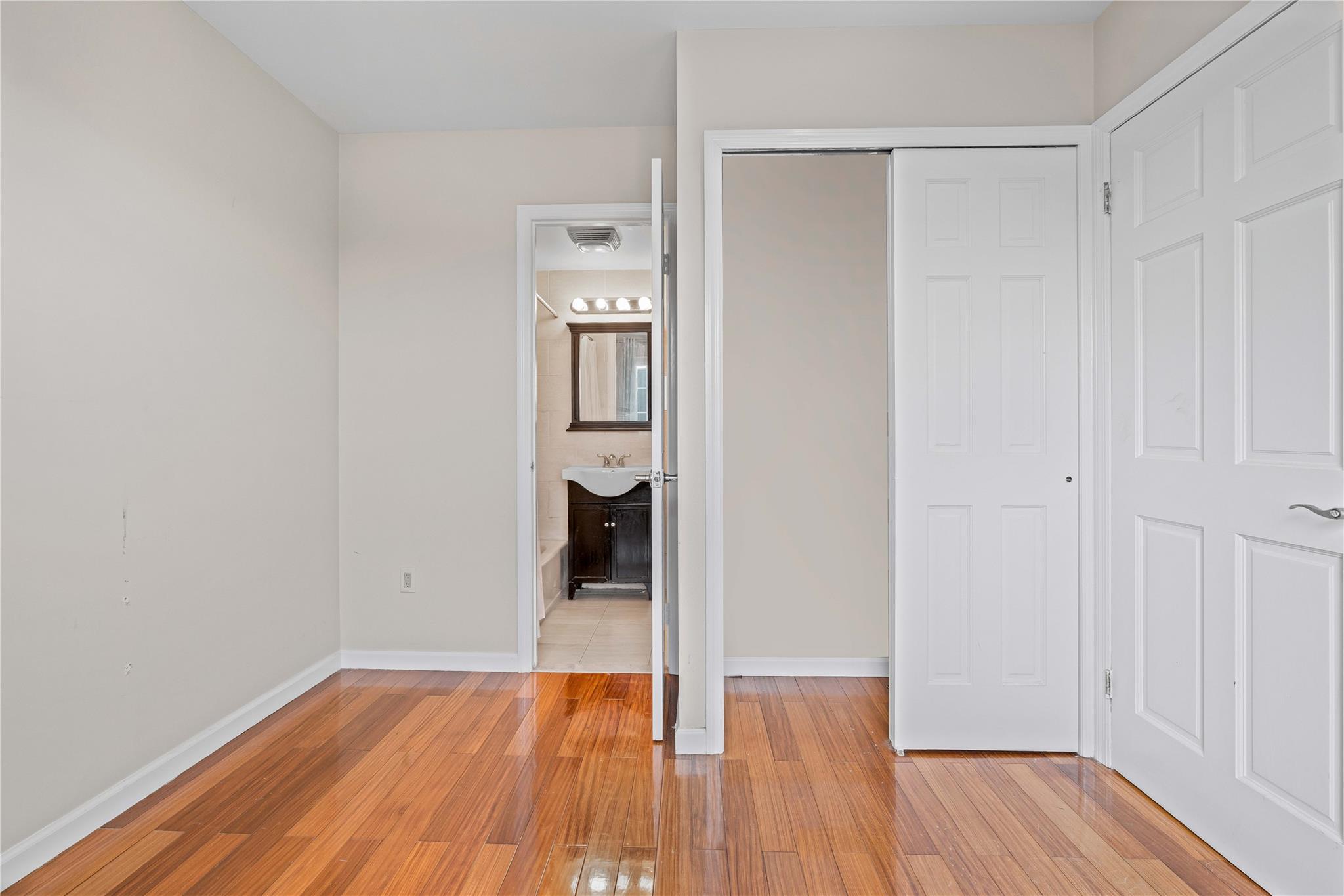 #10 photo, 4333 42nd Street, クイーンズ区 Long Island City , NY 11104