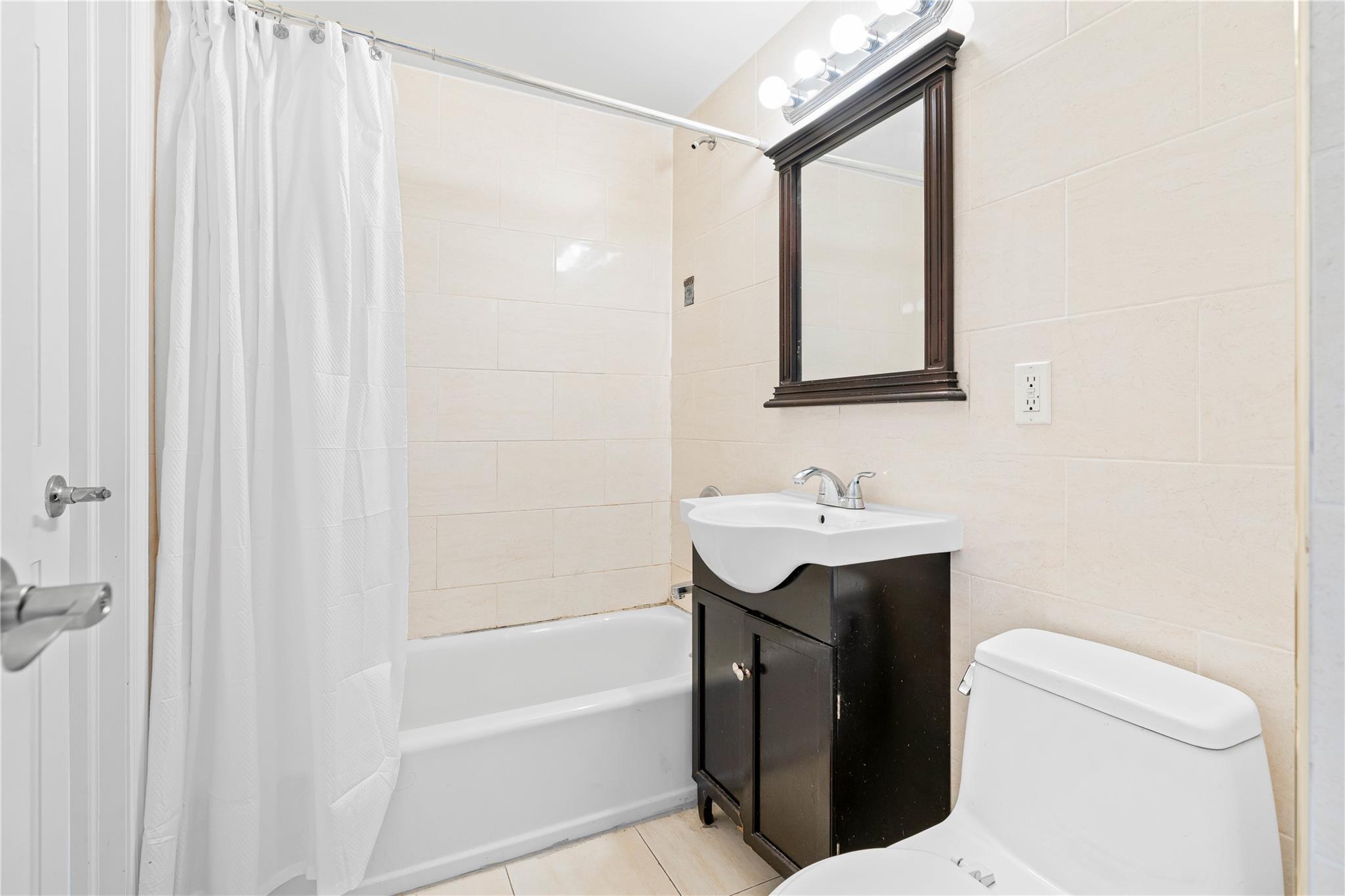 #13 photo, 4333 42nd Street, クイーンズ区 Long Island City , NY 11104