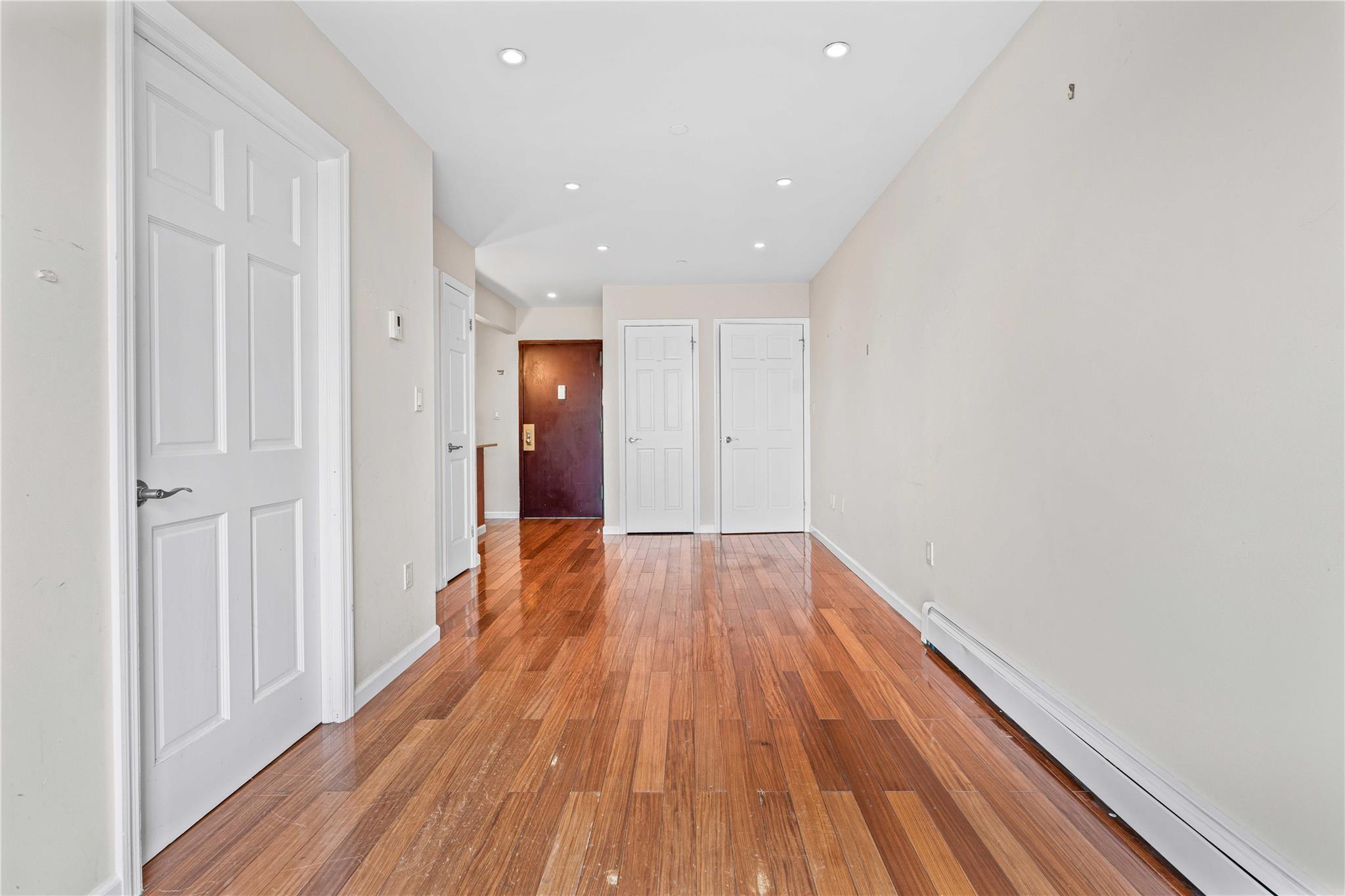 #4 photo, 4333 42nd Street, クイーンズ区 Long Island City , NY 11104