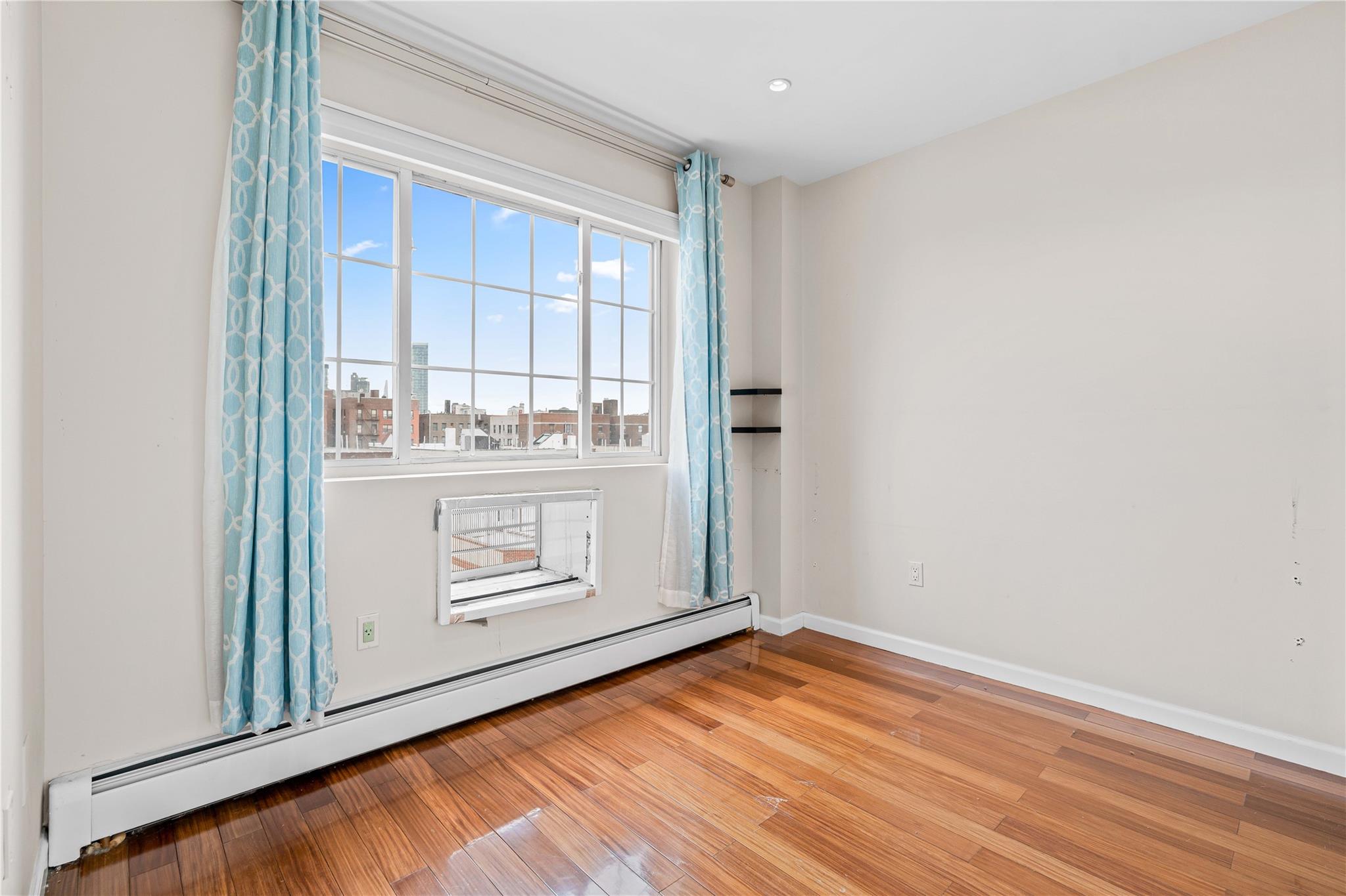 #8 photo, 4333 42nd Street, クイーンズ区 Long Island City , NY 11104