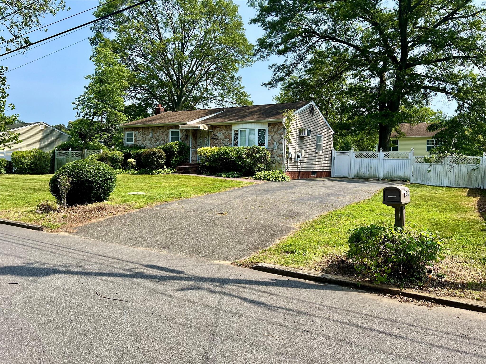 #1 photo, 270 Fulton Street, 東長島 West Babylon , NY 11704