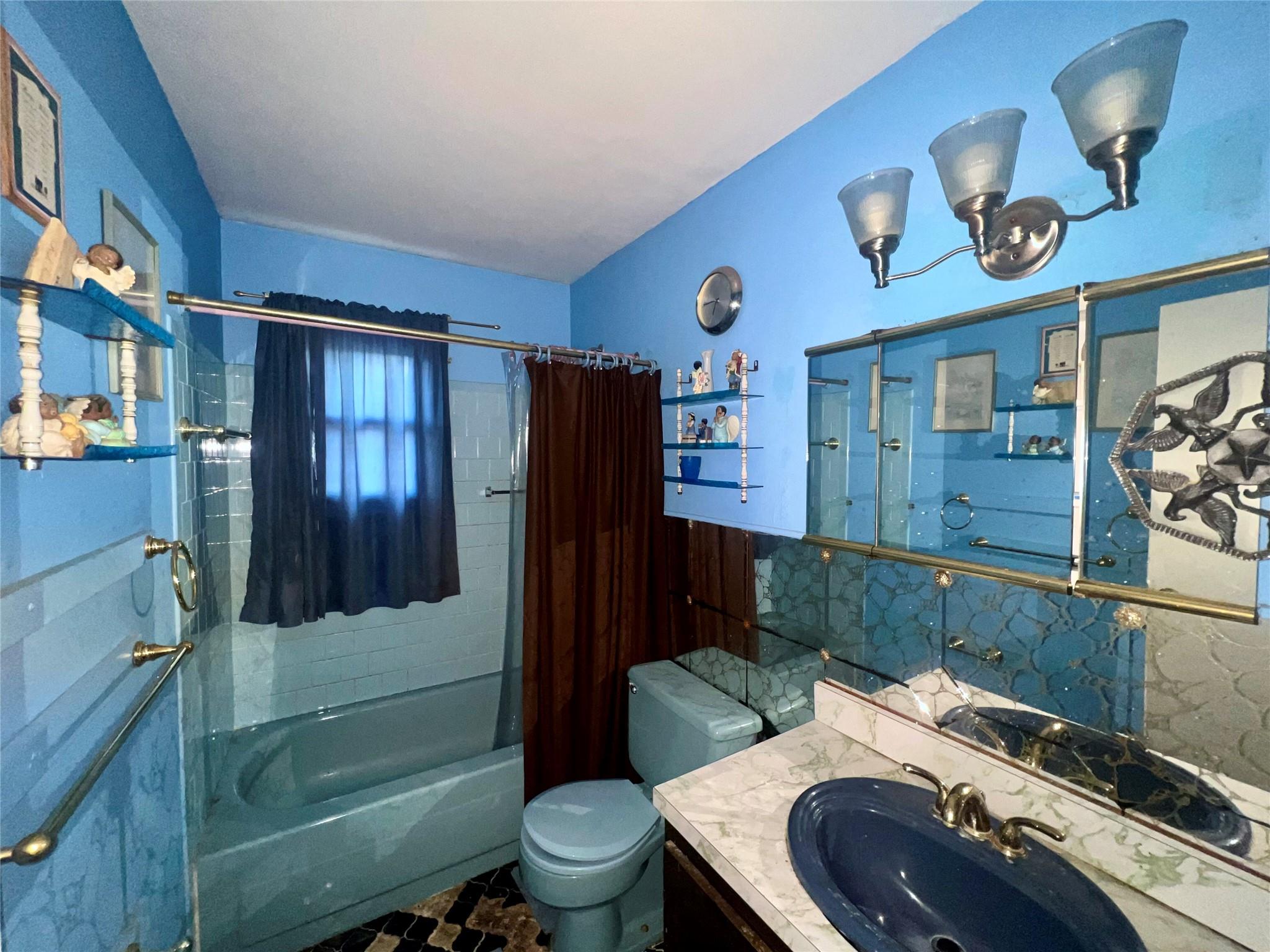 #6 photo, 270 Fulton Street, سوفولك West Babylon , NY 11704