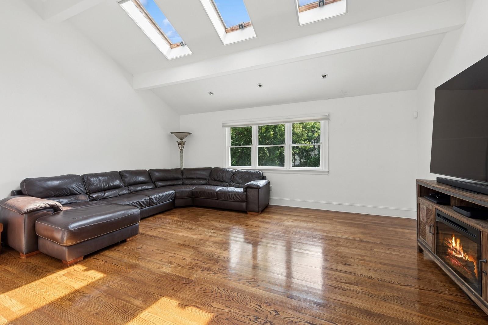 #11 photo, 24-56 Little Neck Boulevard, クイーンズ区 Bayside , NY 11360