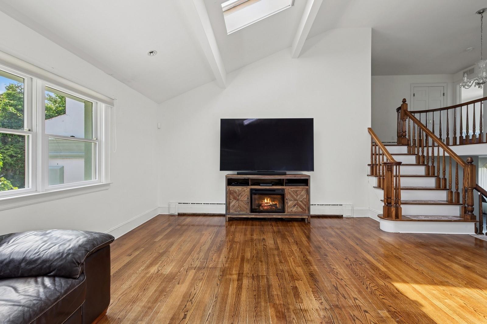 #12 photo, 24-56 Little Neck Boulevard, クイーンズ区 Bayside , NY 11360