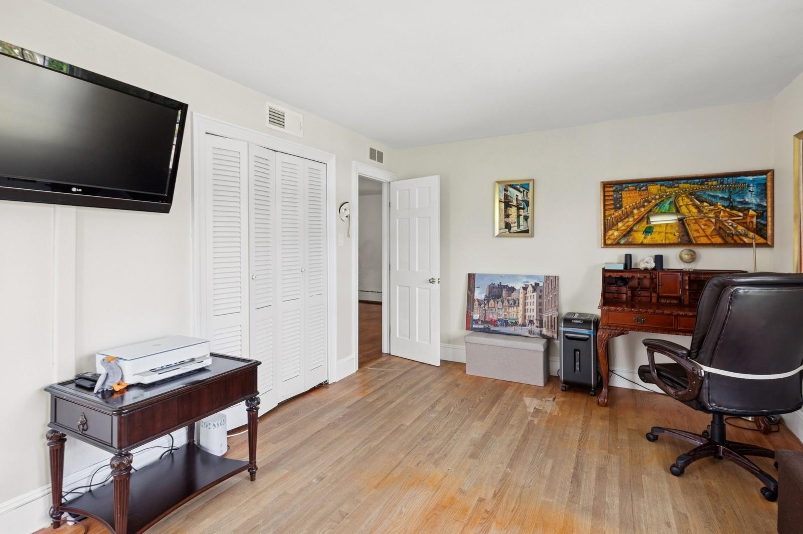 #18 photo, 24-56 Little Neck Boulevard, クイーンズ区 Bayside , NY 11360