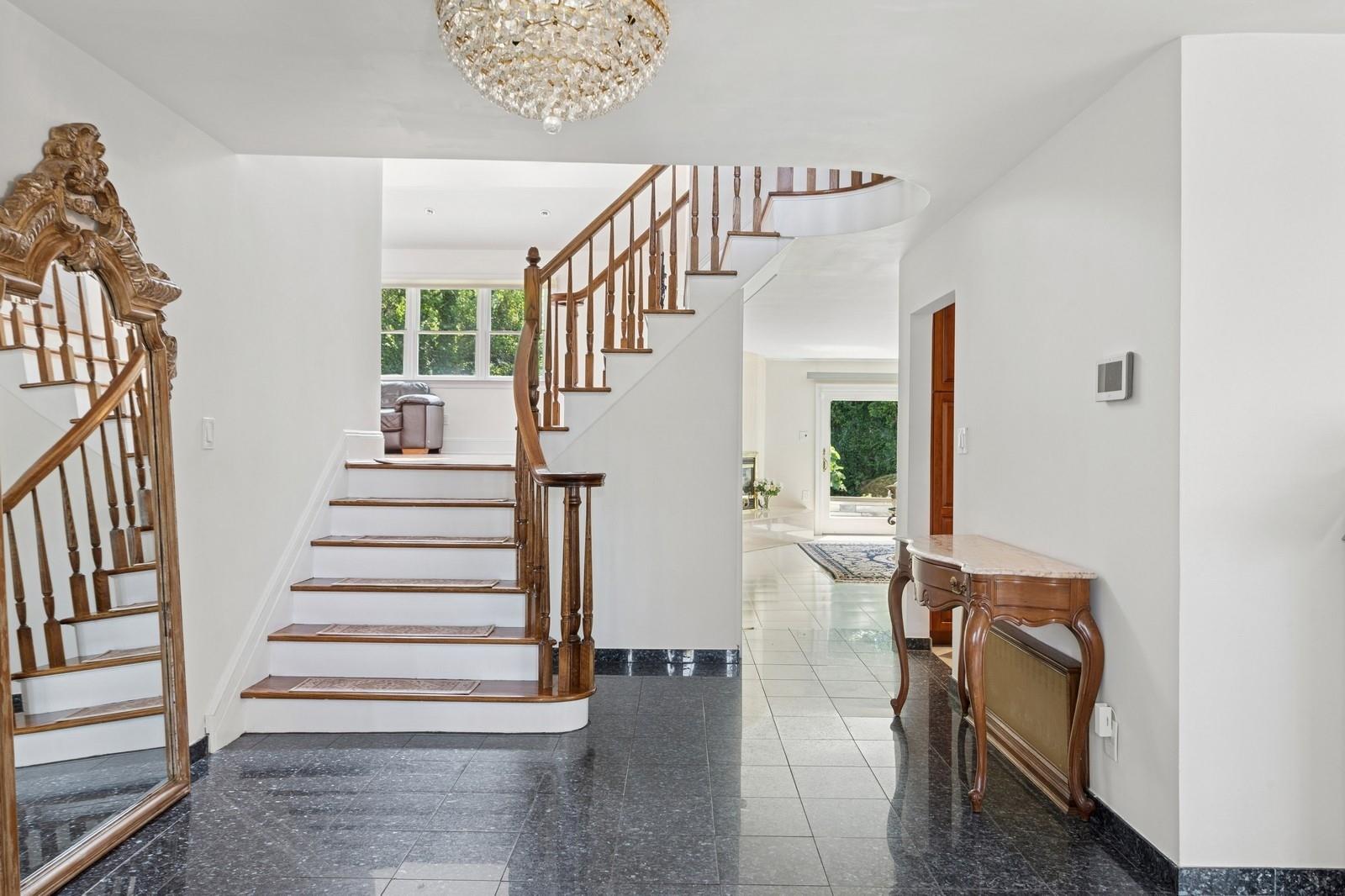 #4 photo, 24-56 Little Neck Boulevard, クイーンズ区 Bayside , NY 11360