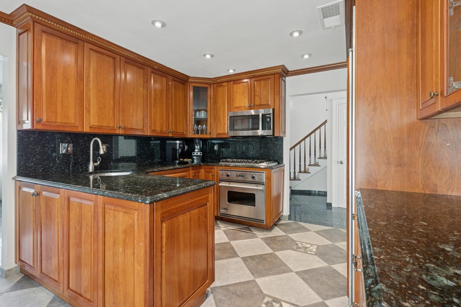 #7 photo, 24-56 Little Neck Boulevard, クイーンズ区 Bayside , NY 11360