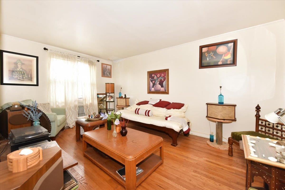 #7 photo, 102-35 187th Street, Hollis , NY 11423