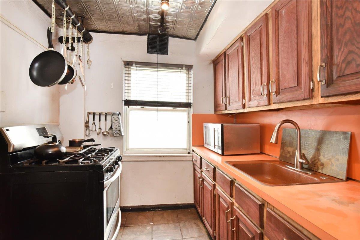 #9 photo, 102-35 187th Street, Hollis , NY 11423