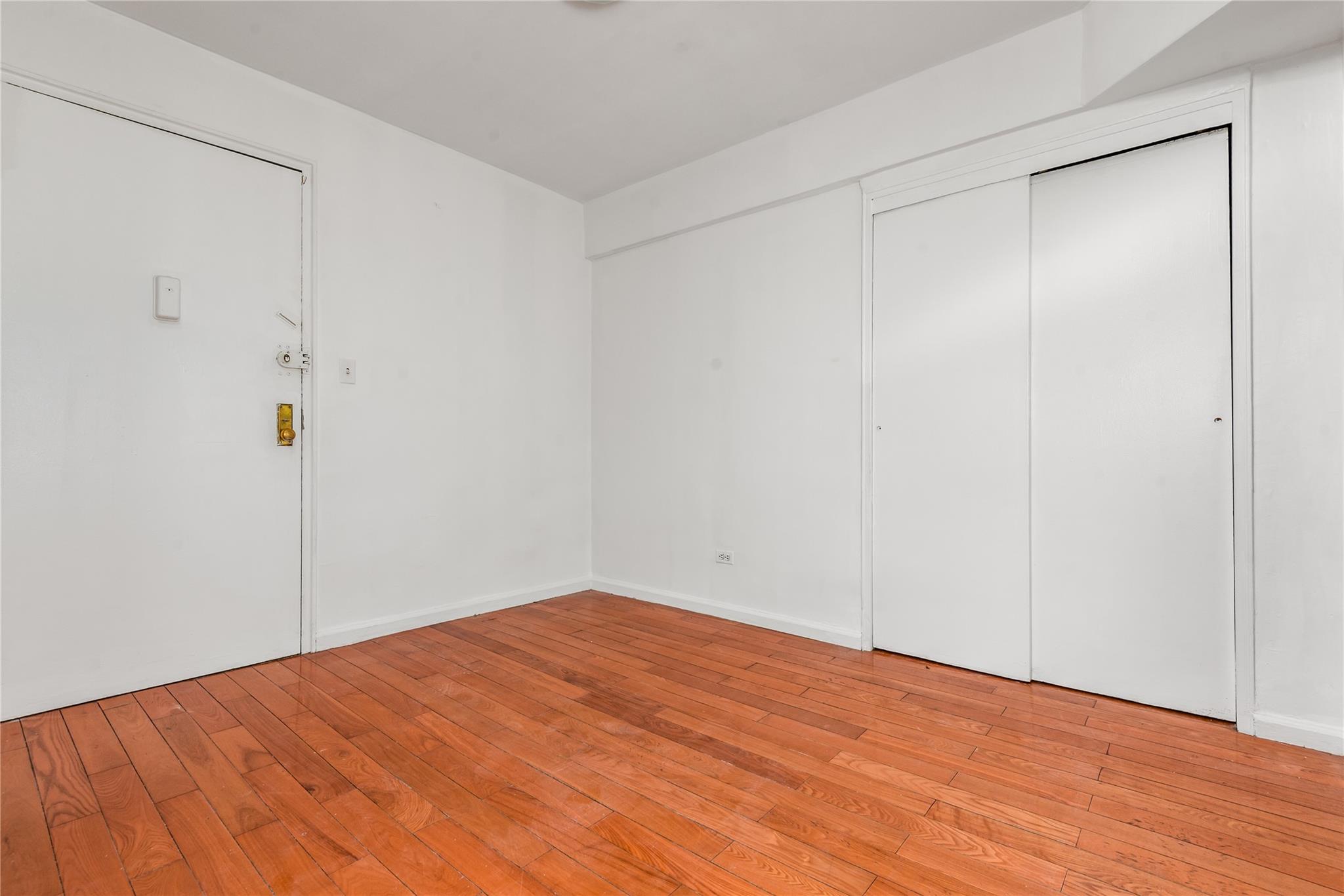 #5 photo, 33-45 94th Street, クイーンズ区 Jackson Heights , NY 11372