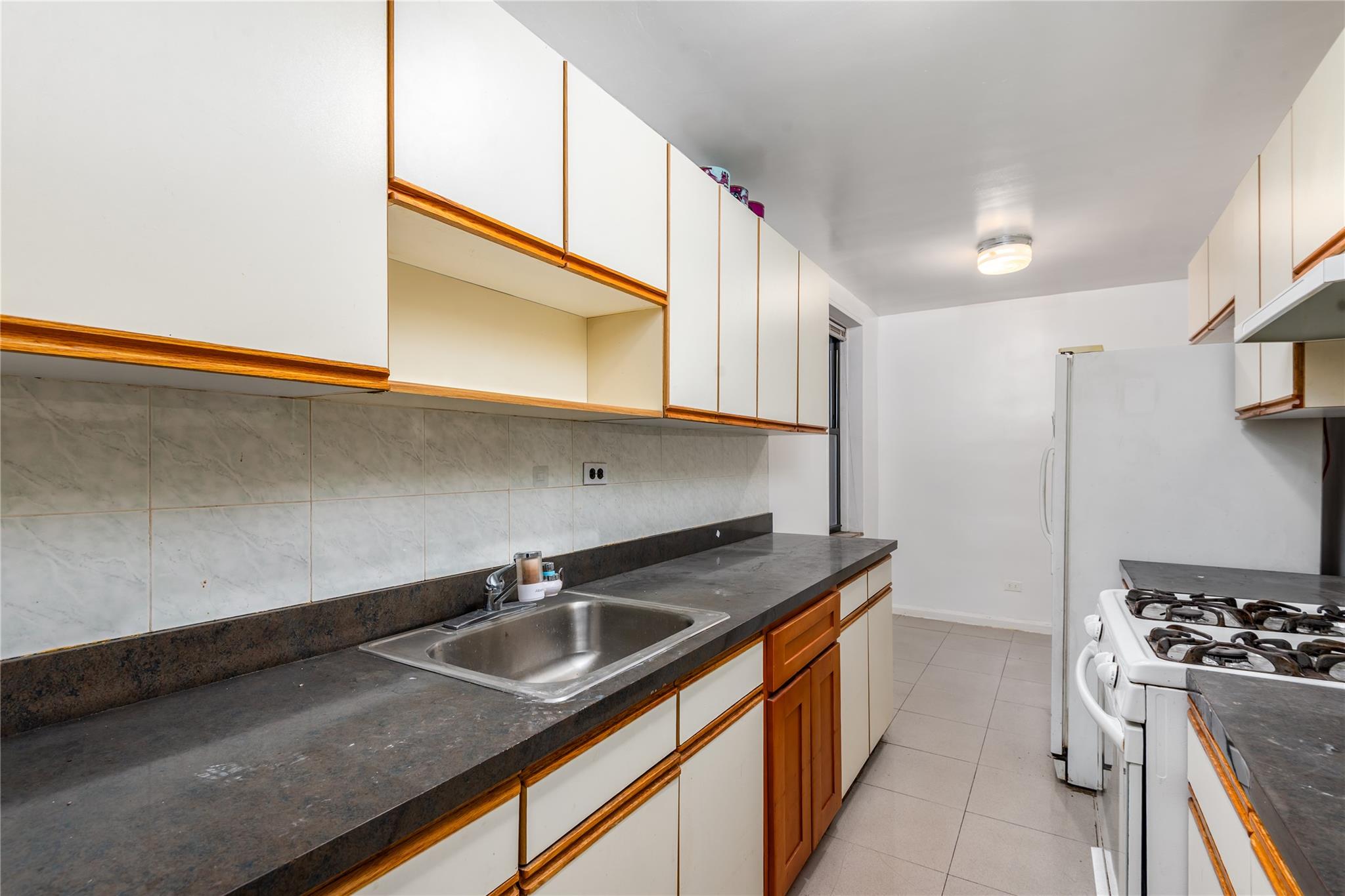 #7 photo, 33-45 94th Street, クイーンズ区 Jackson Heights , NY 11372