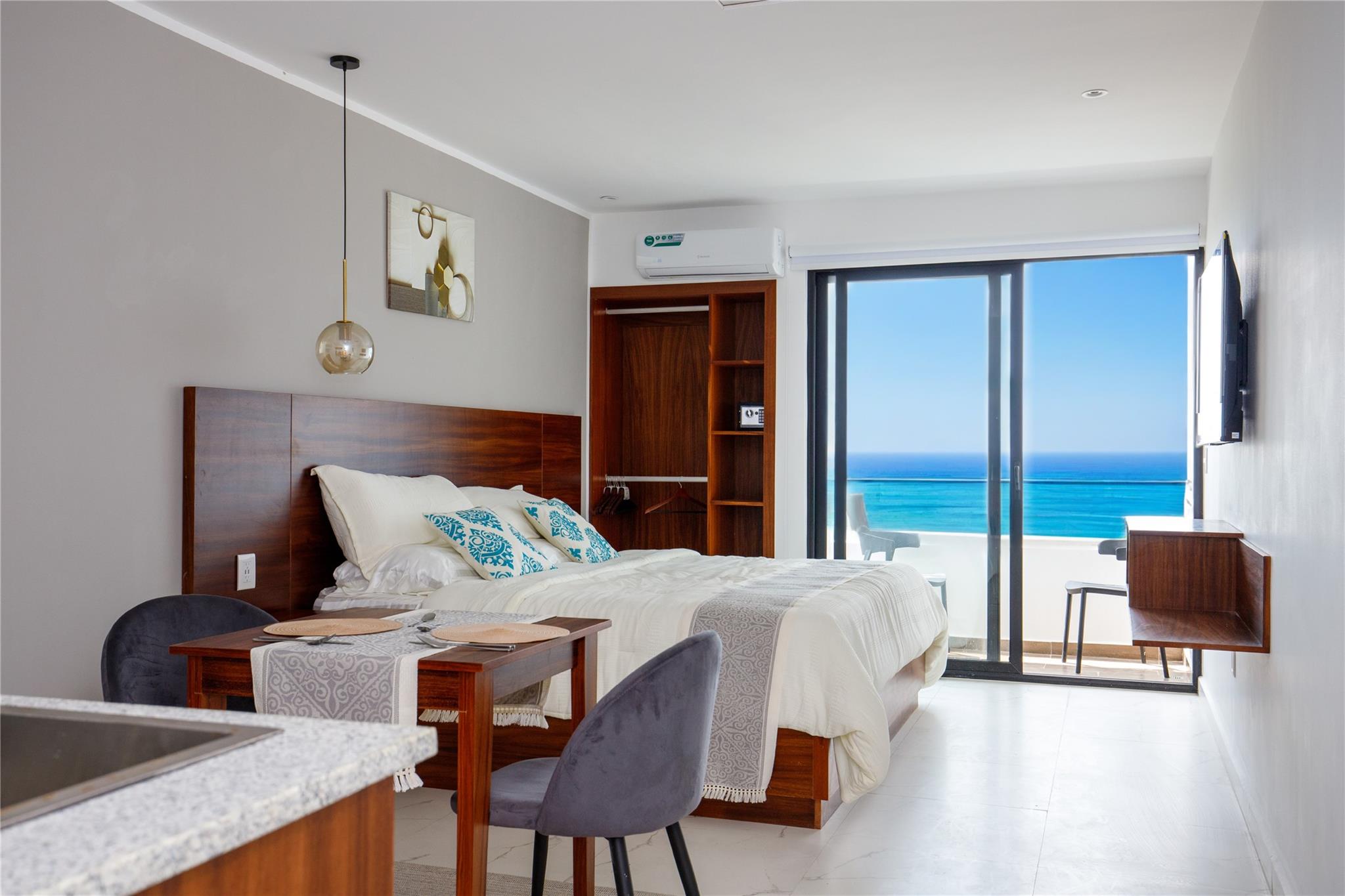 #2 photo, 14 Rafael E. Melgar, Other ,  77580