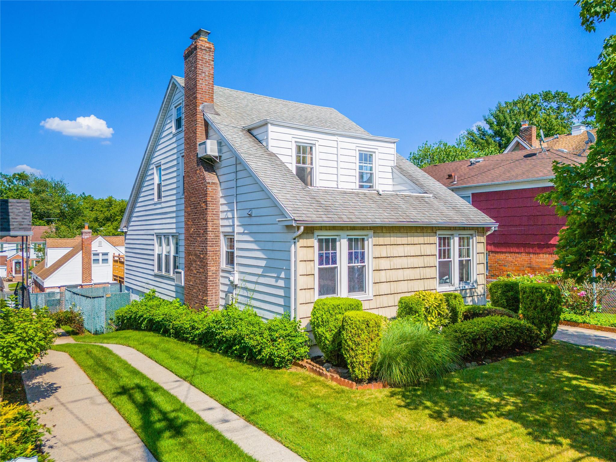 #1 photo, 3611 204th Street, كوينز Bayside , NY 11361