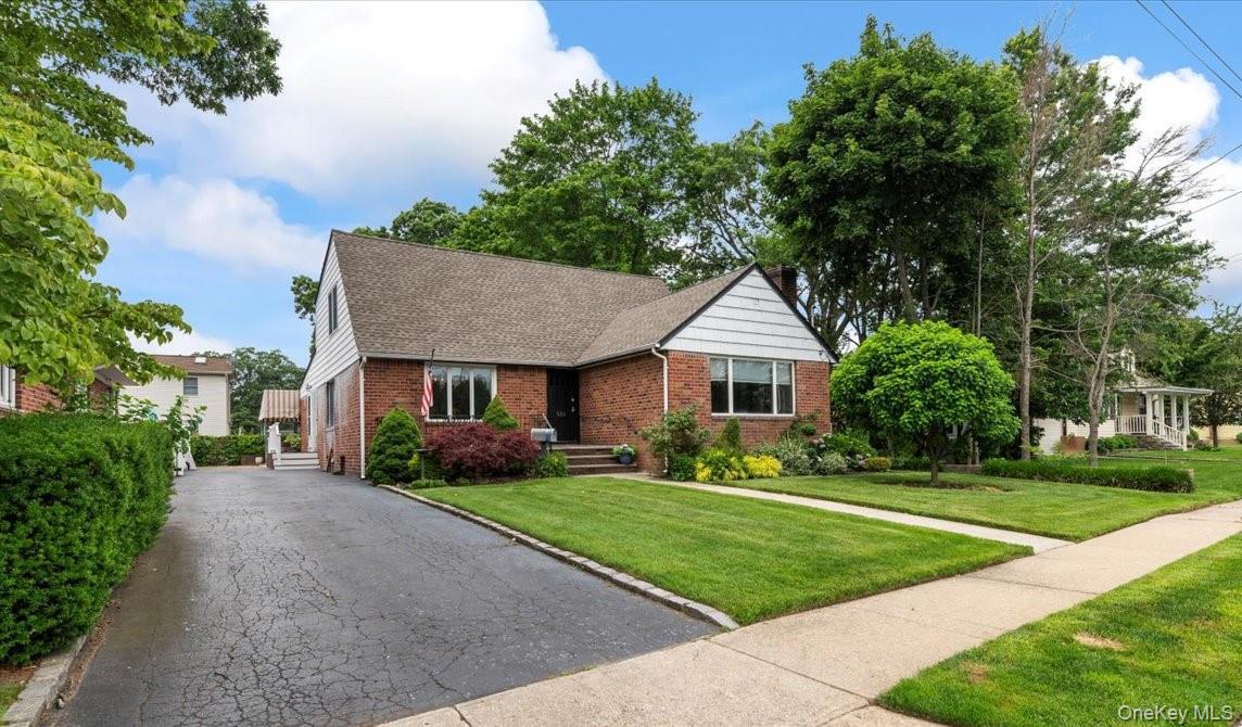 #1 photo, 558 Kingston Avenue, 長島 East Meadow , NY 11554