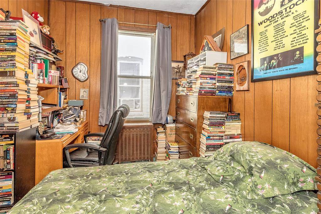 #10 photo, 2541 83rd St, クイーンズ区 East Elmhurst , NY 11370