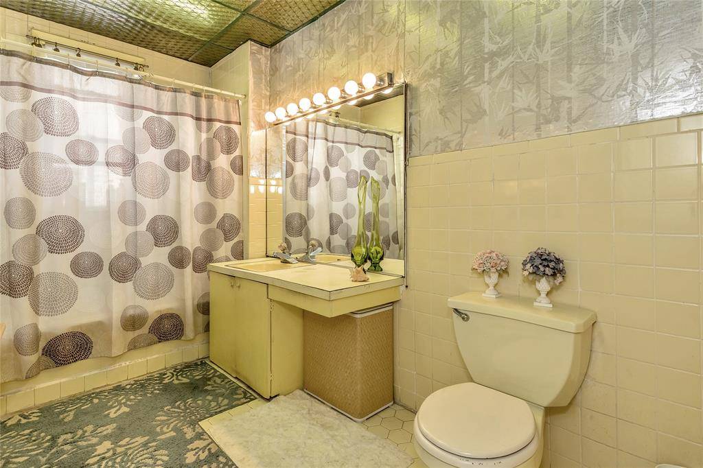 #17 photo, 2541 83rd St, קווינס East Elmhurst , NY 11370