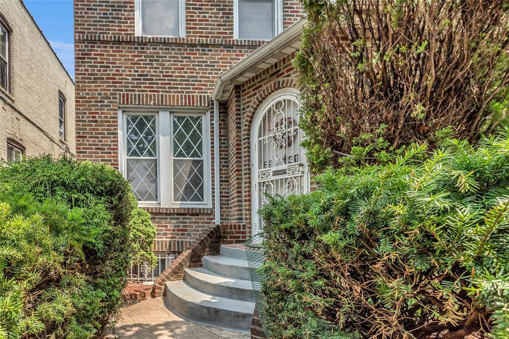 #2 photo, 2541 83rd St, クイーンズ区 East Elmhurst , NY 11370