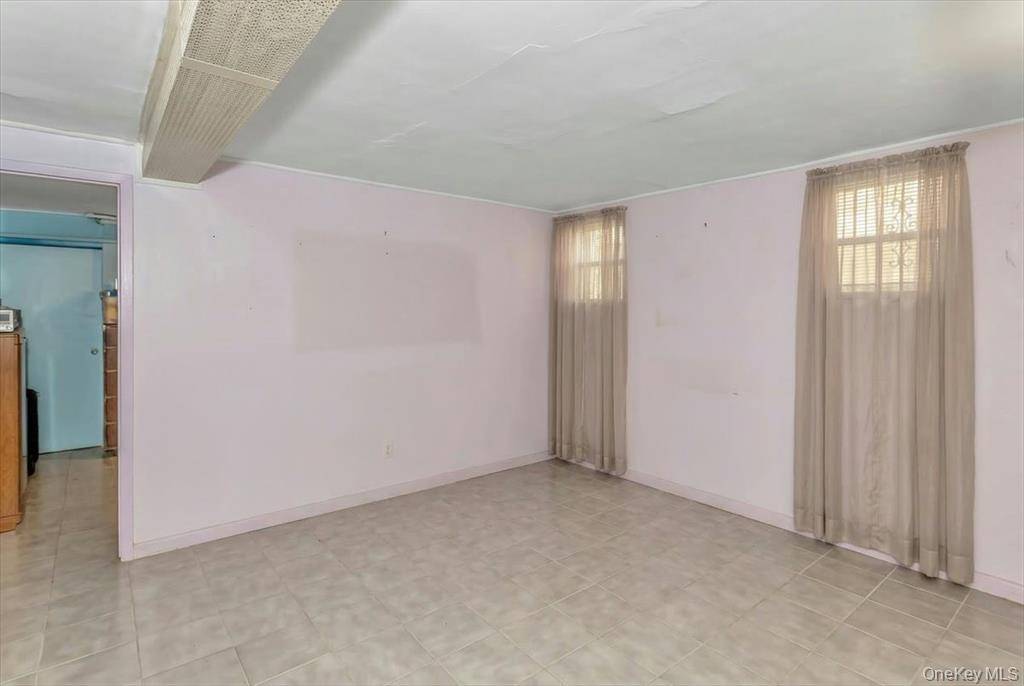 #21 photo, 2541 83rd St, קווינס East Elmhurst , NY 11370