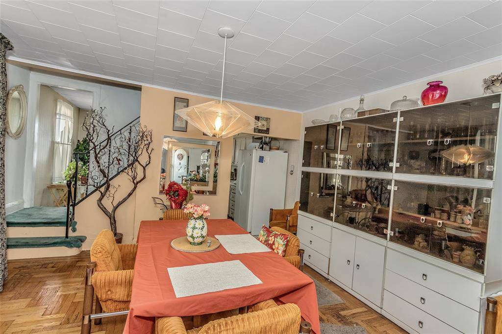 #5 photo, 2541 83rd St, クイーンズ区 East Elmhurst , NY 11370