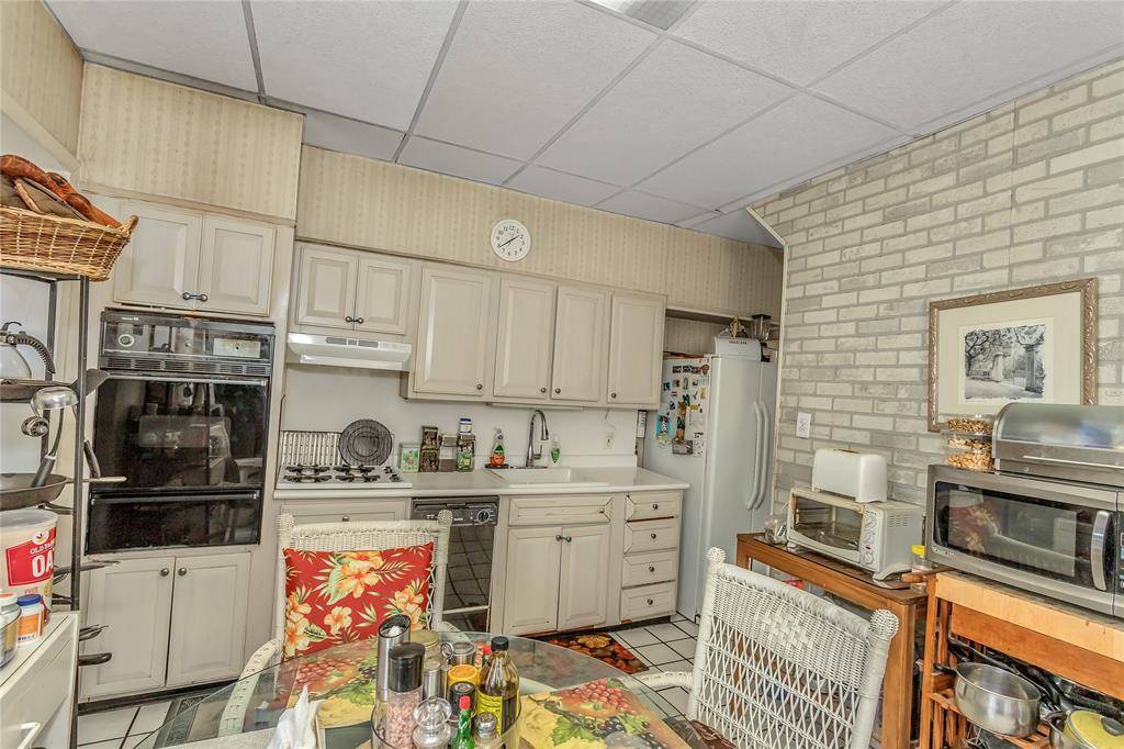 #7 photo, 2541 83rd St, クイーンズ区 East Elmhurst , NY 11370