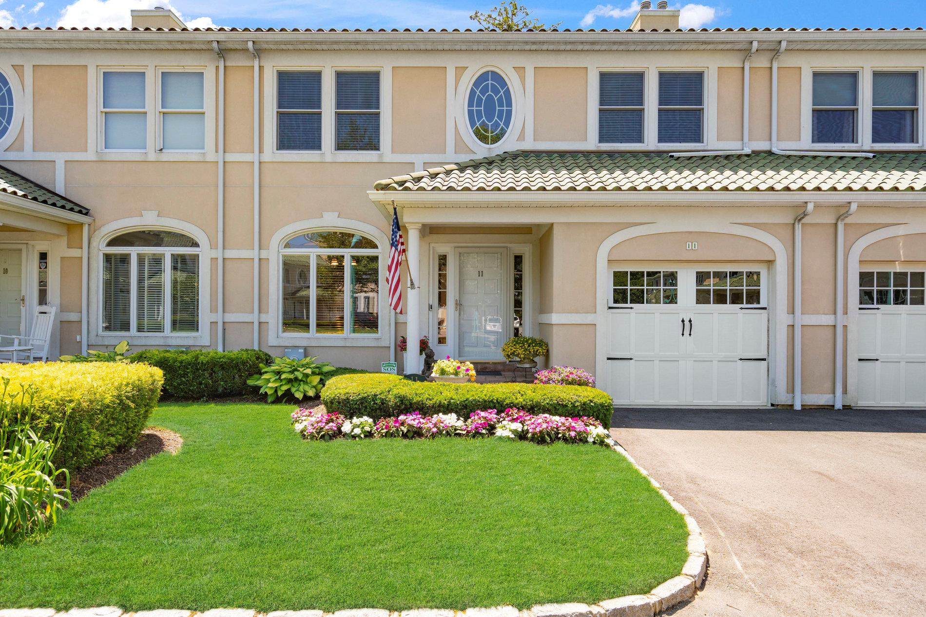 #1 photo, 11 Villa Prom, Bay Shore , NY 11706