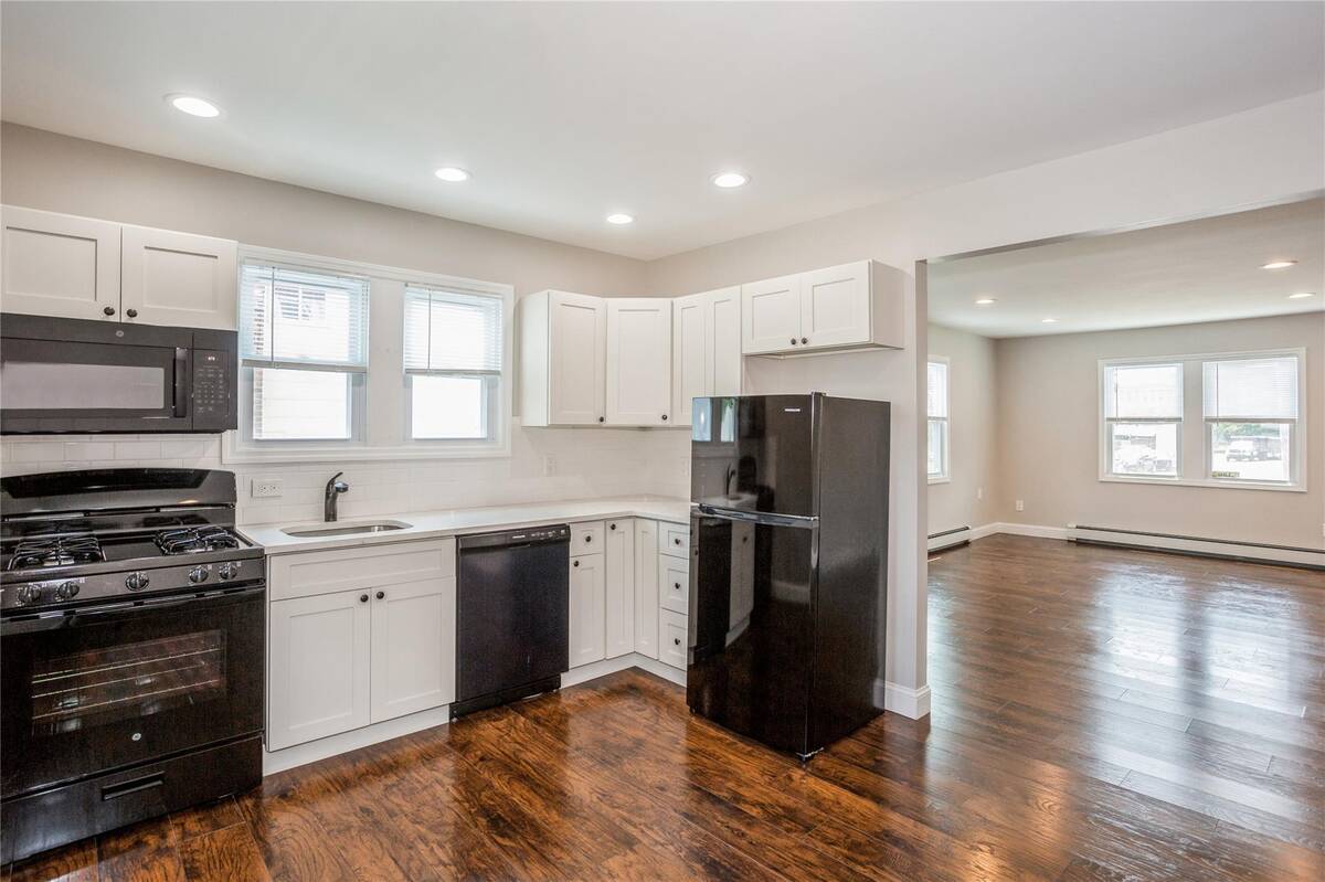 #1 photo, 39 Bay Shore Avenue, #39 Main, Bay Shore , NY 11706