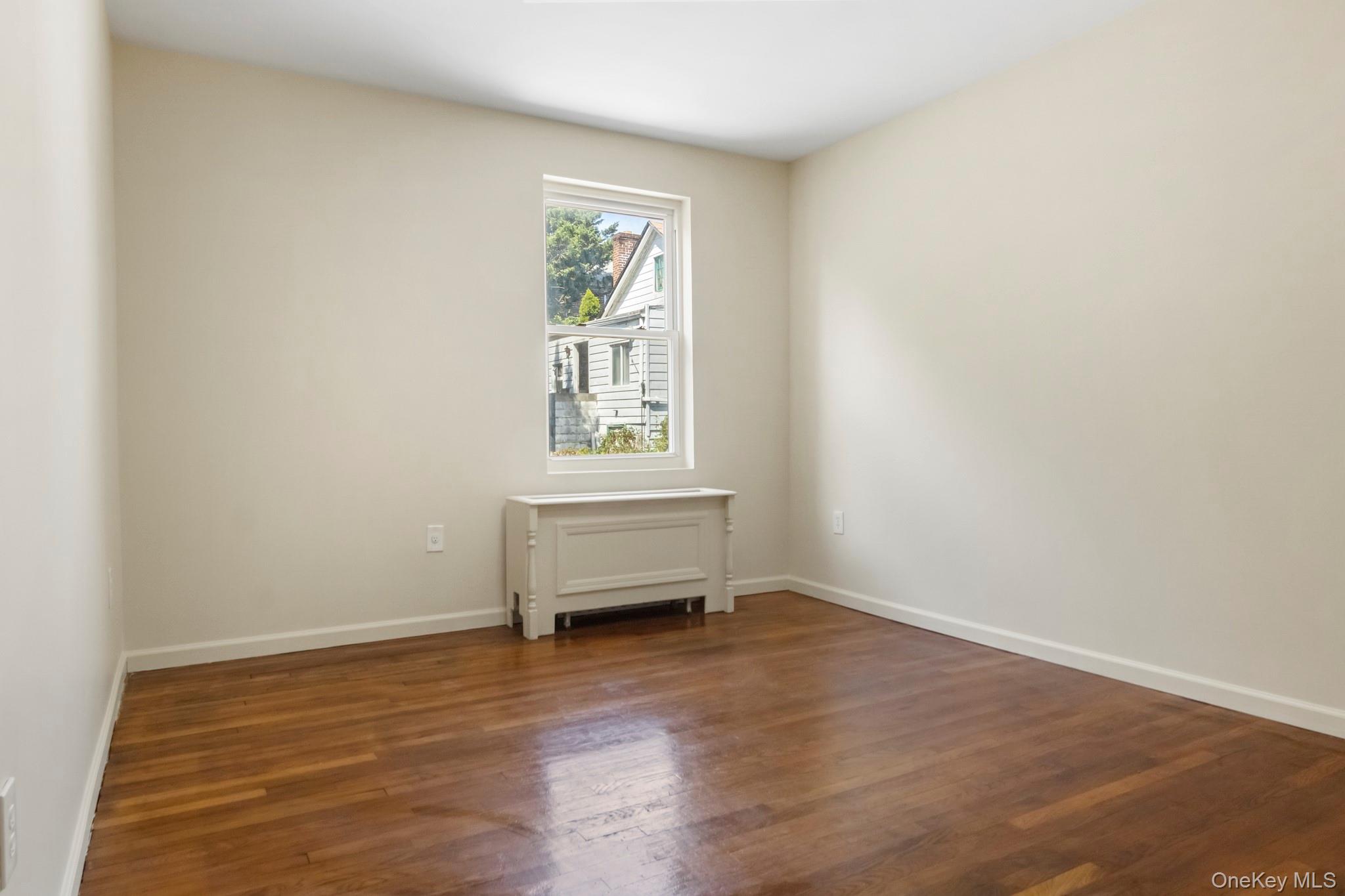 #11 photo, 989 Sacket Avenue, Bronx , NY 10462