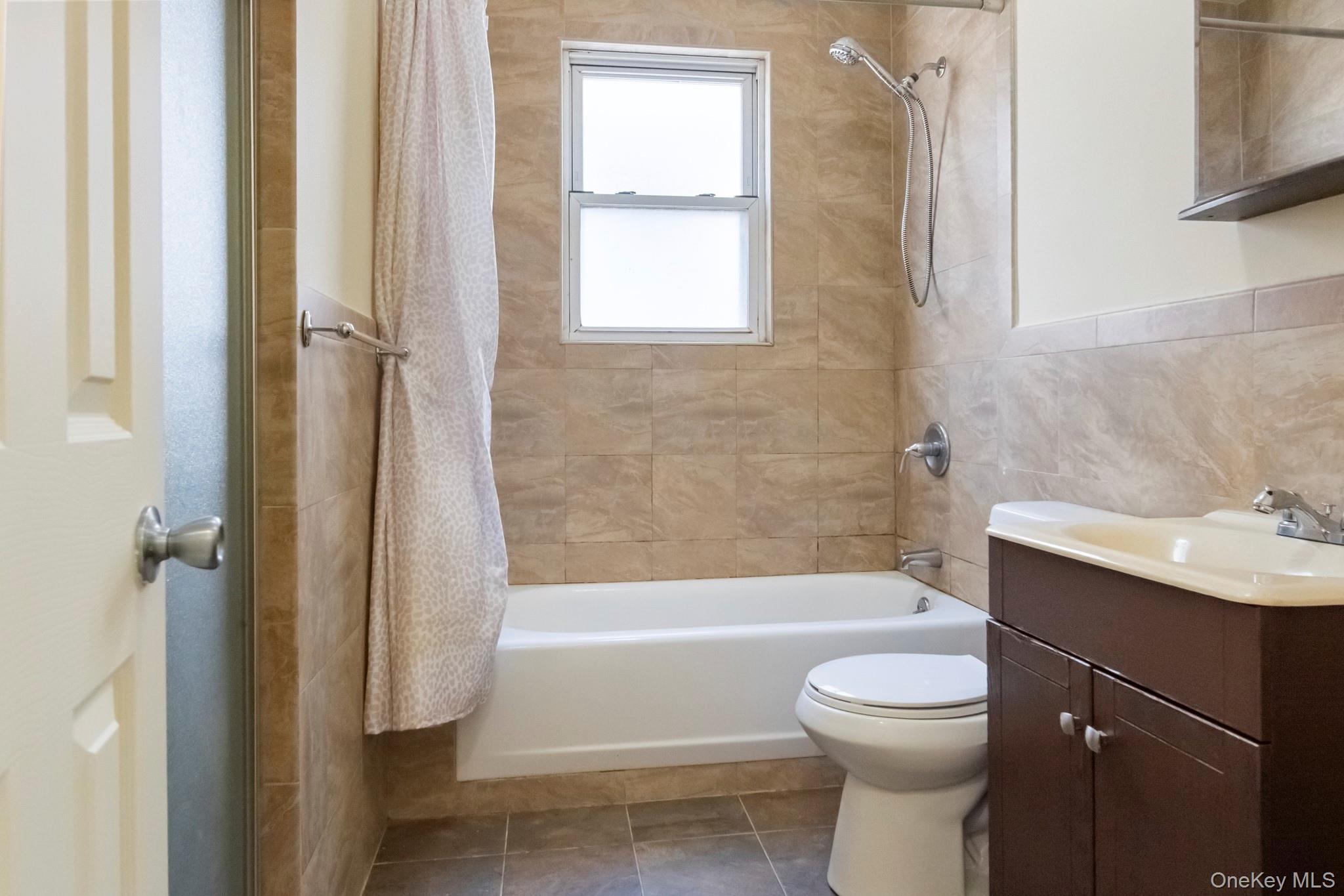 #13 photo, 989 Sacket Avenue, Bronx , NY 10462