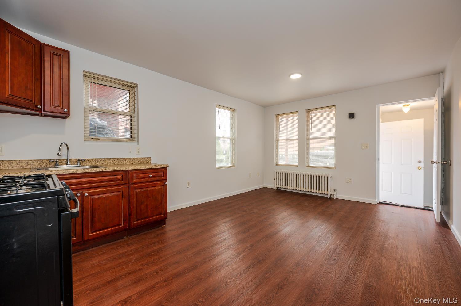 #16 photo, 989 Sacket Avenue, Bronx , NY 10462