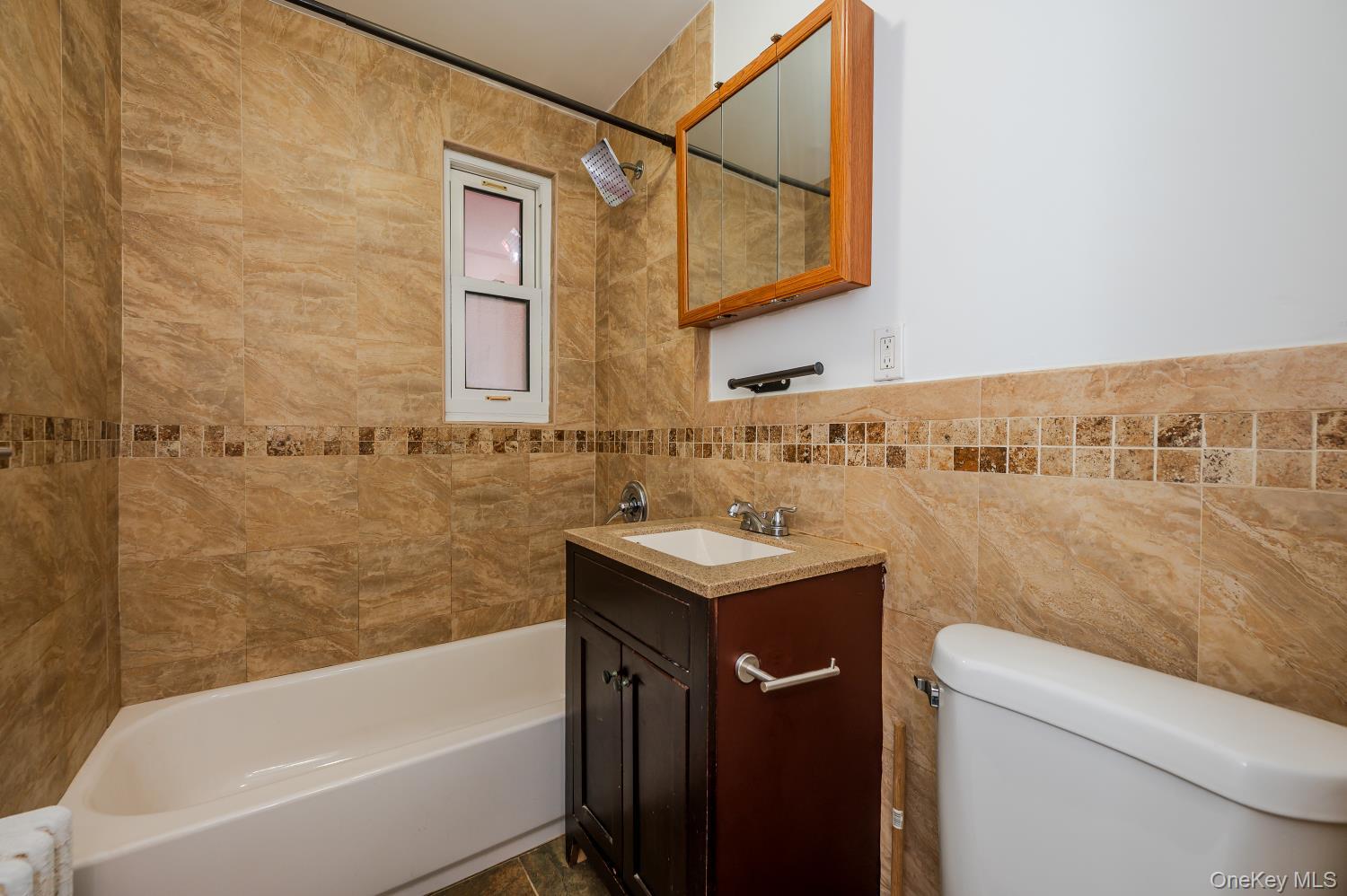 #18 photo, 989 Sacket Avenue, Bronx , NY 10462