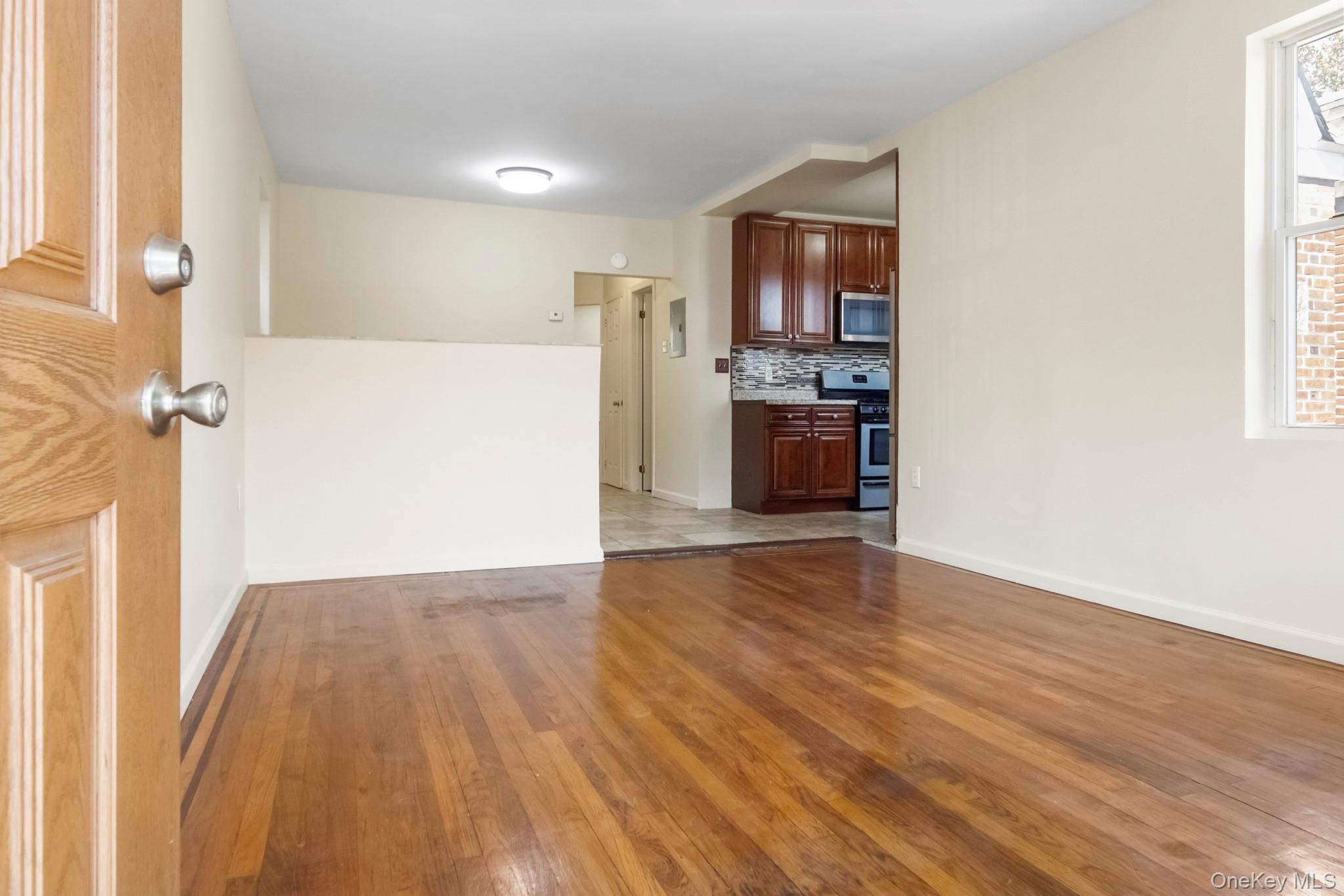 #4 photo, 989 Sacket Avenue, Bronx , NY 10462